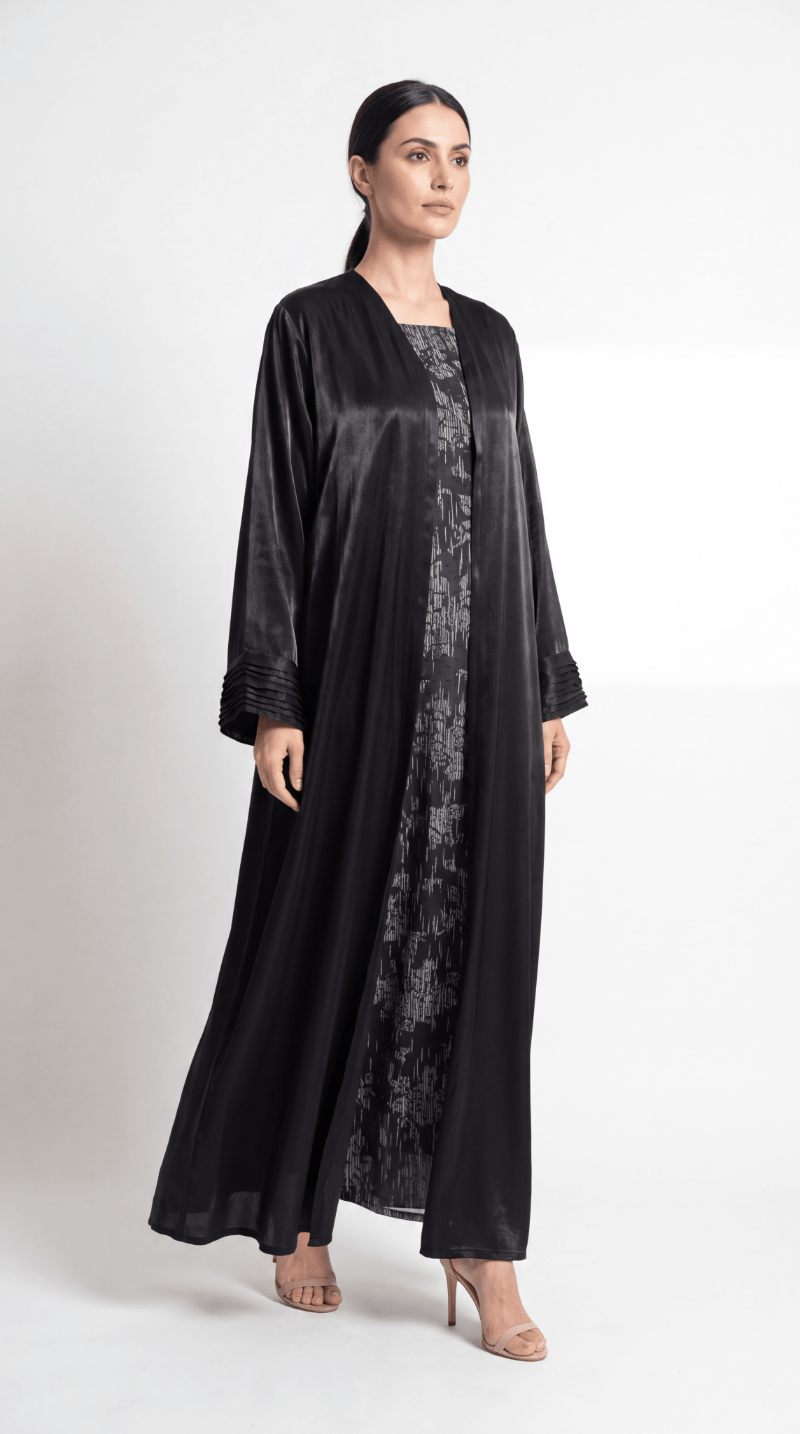 Maha - The McQueen Boutique - Abaya - Abaya Dubai - Abaya Abu Dhabi - Abaya UAE - Abaya - Elegant - Luxury - Emirati - Classic - Modern - Occasion - Traditional - Trends - Embroidery - Modes