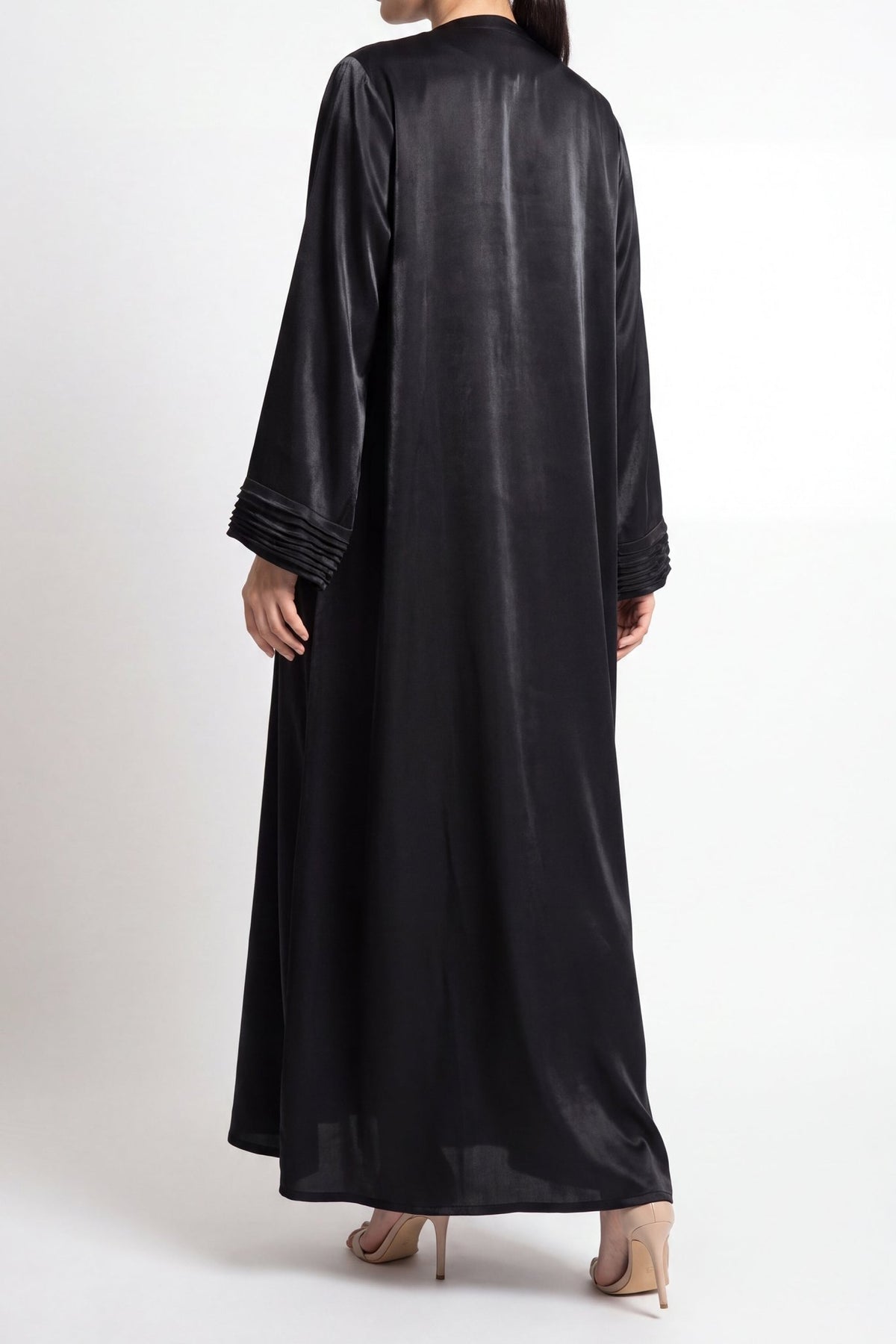 Maha - The McQueen Boutique - Abaya - Abaya Dubai - Abaya Abu Dhabi - Abaya UAE - Abaya - Elegant - Luxury - Emirati - Classic - Modern - Occasion - Traditional - Trends - Embroidery - Modes