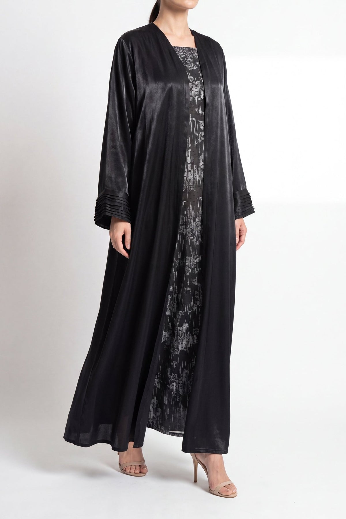 Maha - The McQueen Boutique - Abaya - Abaya Dubai - Abaya Abu Dhabi - Abaya UAE - Abaya - Elegant - Luxury - Emirati - Classic - Modern - Occasion - Traditional - Trends - Embroidery - Modes