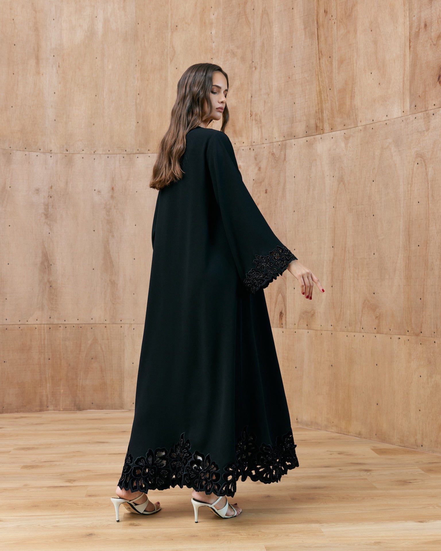 Maliah - The McQueen Boutique - Abaya - Abaya Dubai - Abaya Abu Dhabi - Abaya UAE - Abaya - Elegant - Luxury - Emirati - Classic - Modern - Occasion - Traditional - Trends - Embroidery - Modes