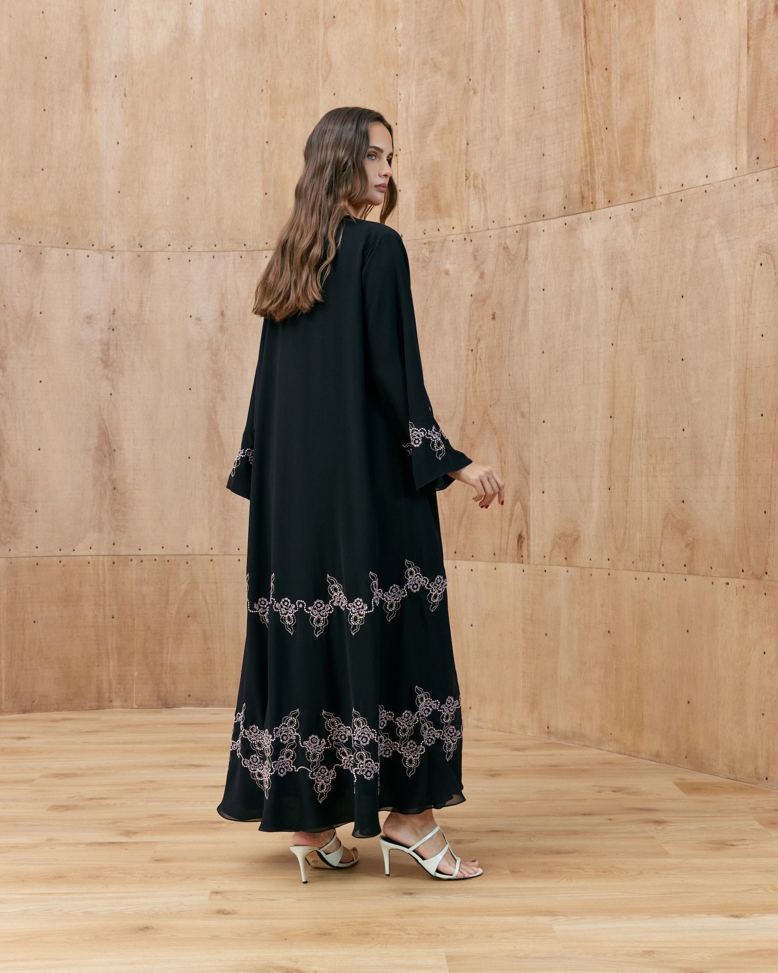 Mara - The McQueen Boutique - Abaya - Abaya Dubai - Abaya Abu Dhabi - Abaya UAE - Abaya - Elegant - Luxury - Emirati - Classic - Modern - Occasion - Traditional - Trends - Embroidery - Modes