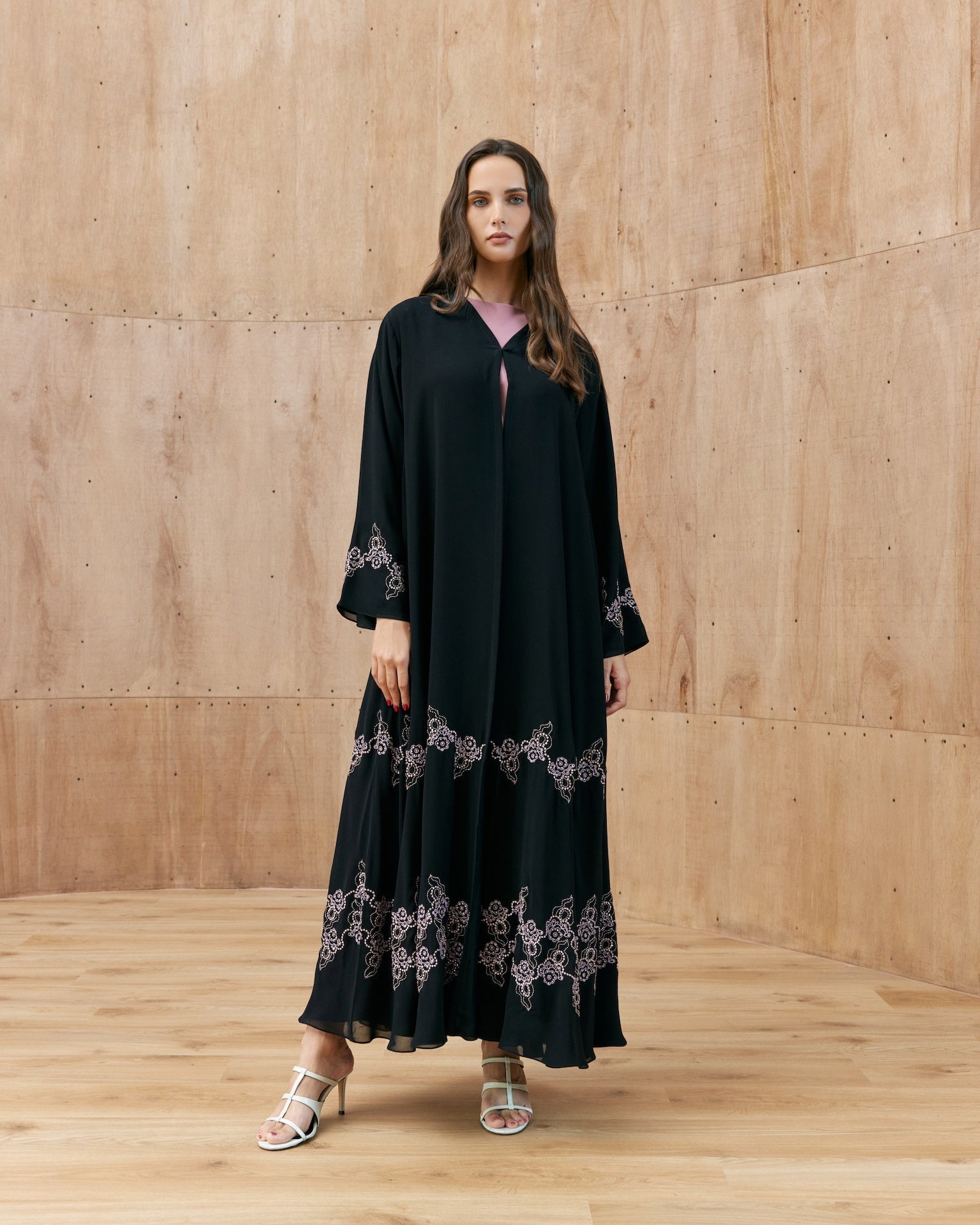 Mara - The McQueen Boutique - Abaya - Abaya Dubai - Abaya Abu Dhabi - Abaya UAE - Abaya - Elegant - Luxury - Emirati - Classic - Modern - Occasion - Traditional - Trends - Embroidery - Modes