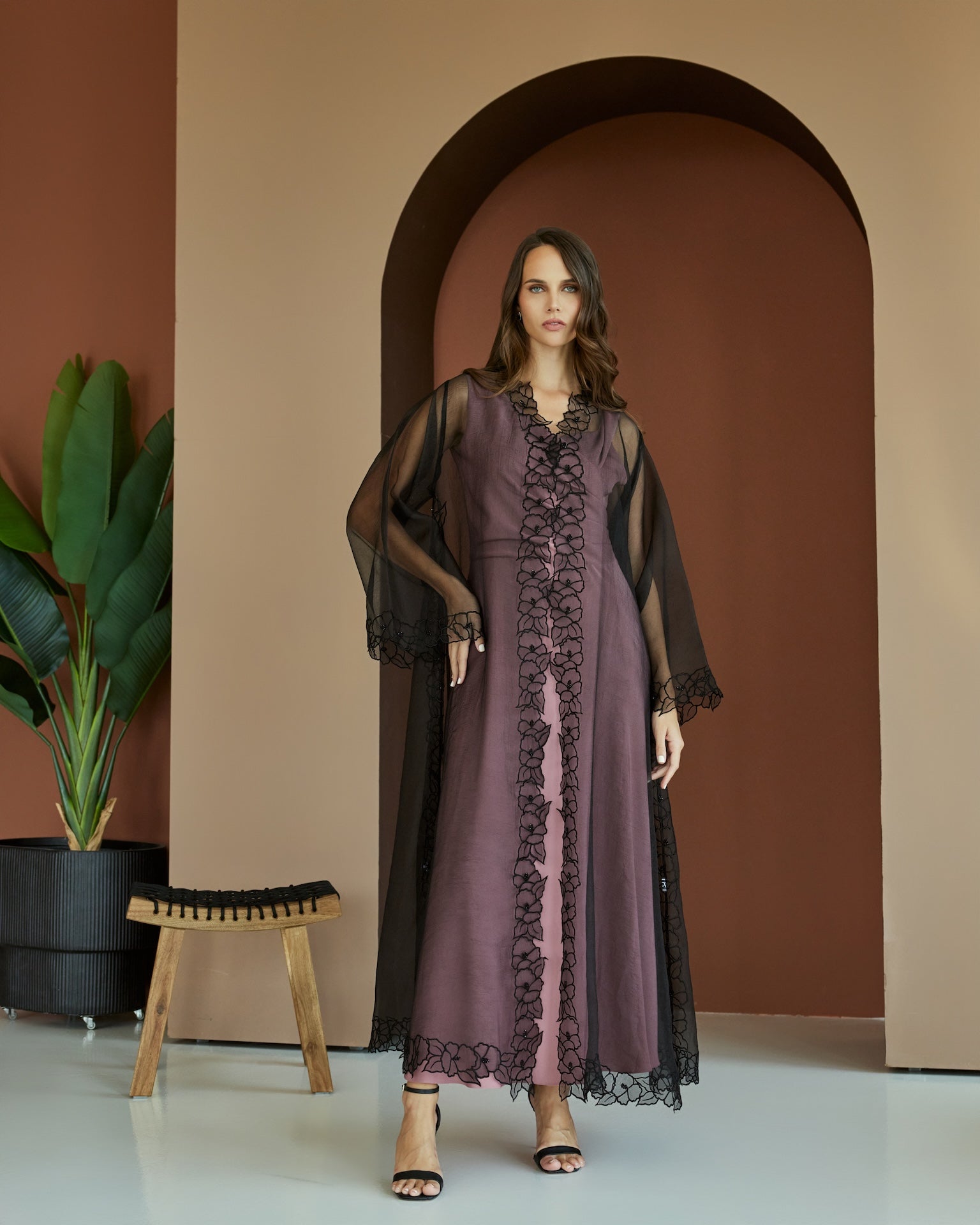 Massimo - The McQueen Boutique - Abaya - Abaya Dubai - Abaya Abu Dhabi - Abaya UAE - Abaya - Elegant - Luxury - Emirati - Classic - Modern - Occasion - Traditional - Trends - Embroidery - Modes