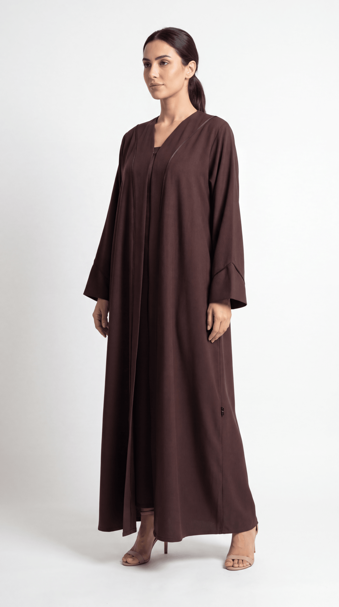 Maysa - The McQueen Boutique - Abaya - Abaya Dubai - Abaya Abu Dhabi - Abaya UAE - Abaya - Elegant - Luxury - Emirati - Classic - Modern - Occasion - Traditional - Trends - Embroidery - Modes