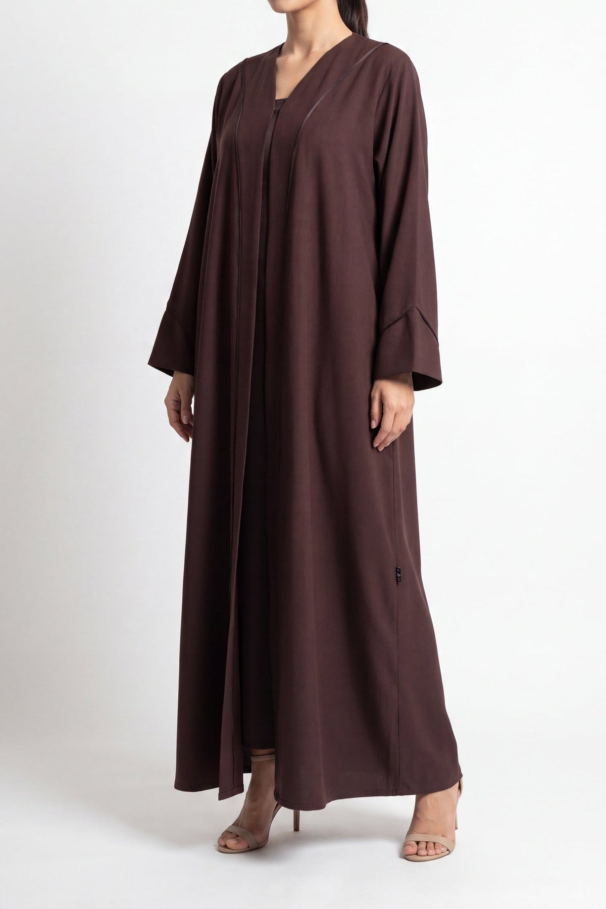 Maysa - The McQueen Boutique - Abaya - Abaya Dubai - Abaya Abu Dhabi - Abaya UAE - Abaya - Elegant - Luxury - Emirati - Classic - Modern - Occasion - Traditional - Trends - Embroidery - Modes