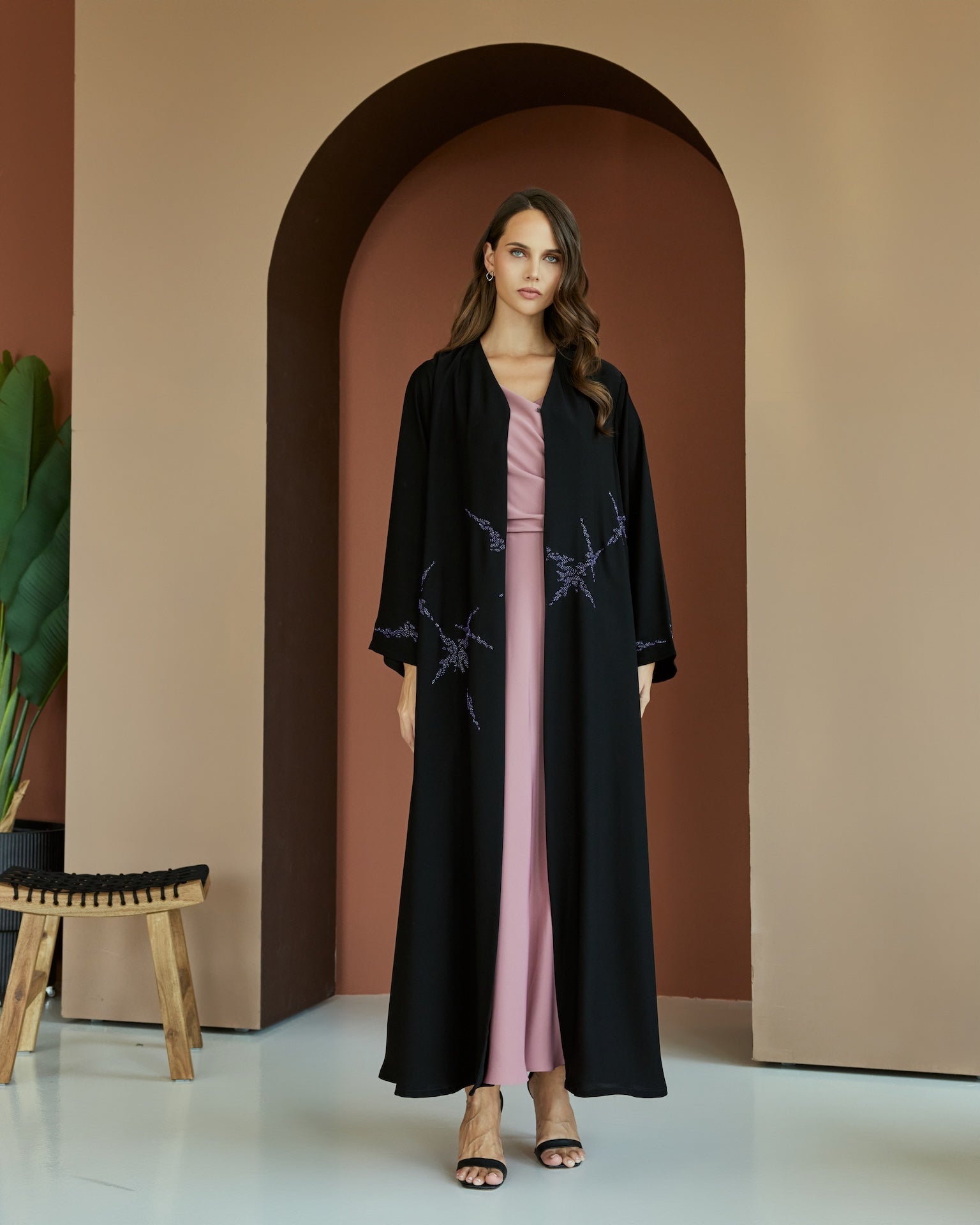 Mila Bella - The McQueen Boutique - Abaya - Abaya Dubai - Abaya Abu Dhabi - Abaya UAE - Abaya - Elegant - Luxury - Emirati - Classic - Modern - Occasion - Traditional - Trends - Embroidery - Modes