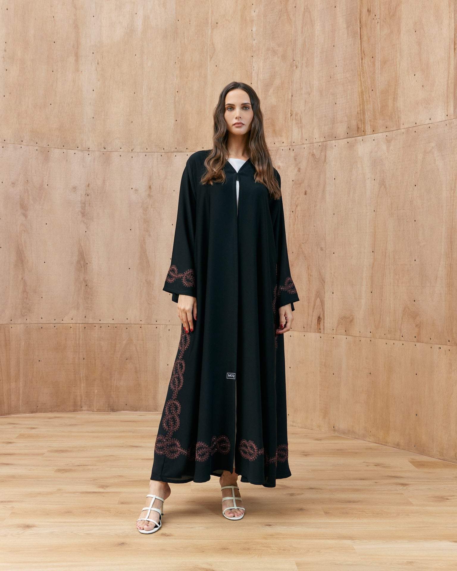 Moirah - The McQueen Boutique - Abaya - Abaya Dubai - Abaya Abu Dhabi - Abaya UAE - Abaya - Elegant - Luxury - Emirati - Classic - Modern - Occasion - Traditional - Trends - Embroidery - Modes