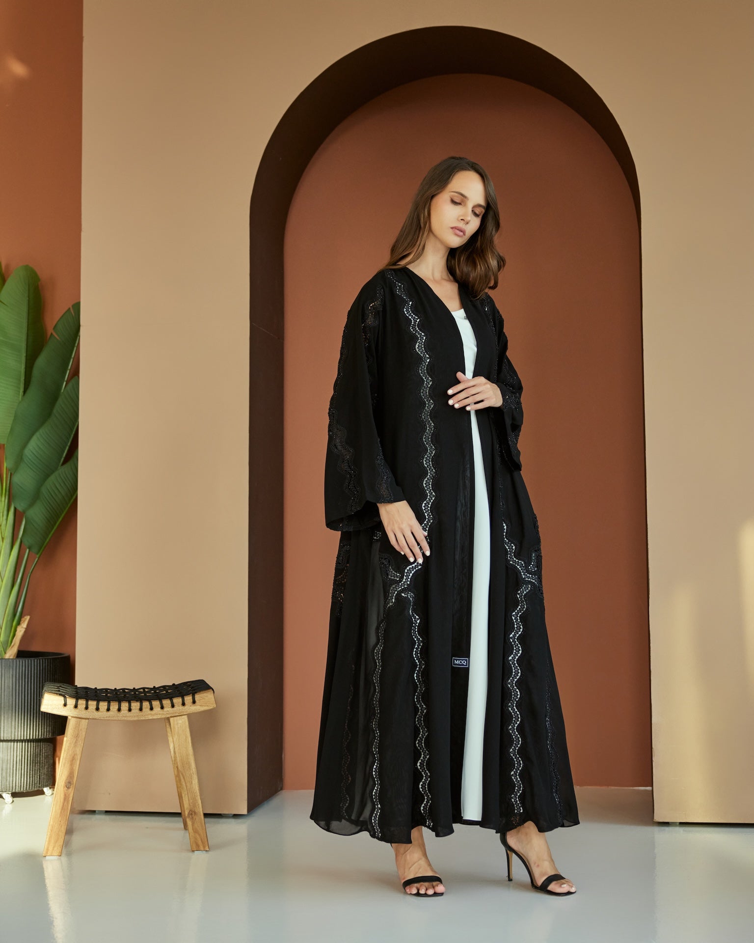 Nayla - The McQueen Boutique - Abaya - Abaya Dubai - Abaya Abu Dhabi - Abaya UAE - Abaya - Elegant - Luxury - Emirati - Classic - Modern - Occasion - Traditional - Trends - Embroidery - Modes