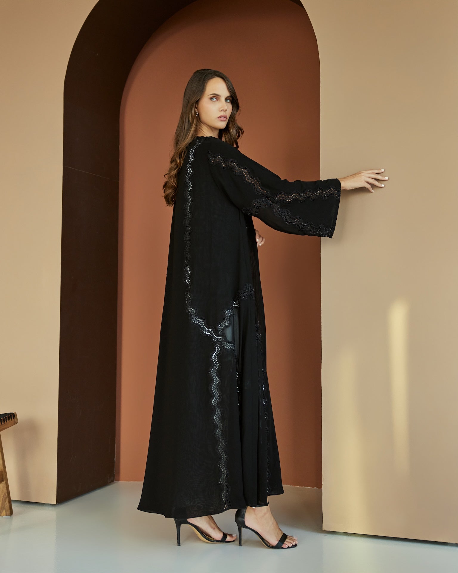 Nayla - The McQueen Boutique - Abaya - Abaya Dubai - Abaya Abu Dhabi - Abaya UAE - Abaya - Elegant - Luxury - Emirati - Classic - Modern - Occasion - Traditional - Trends - Embroidery - Modes