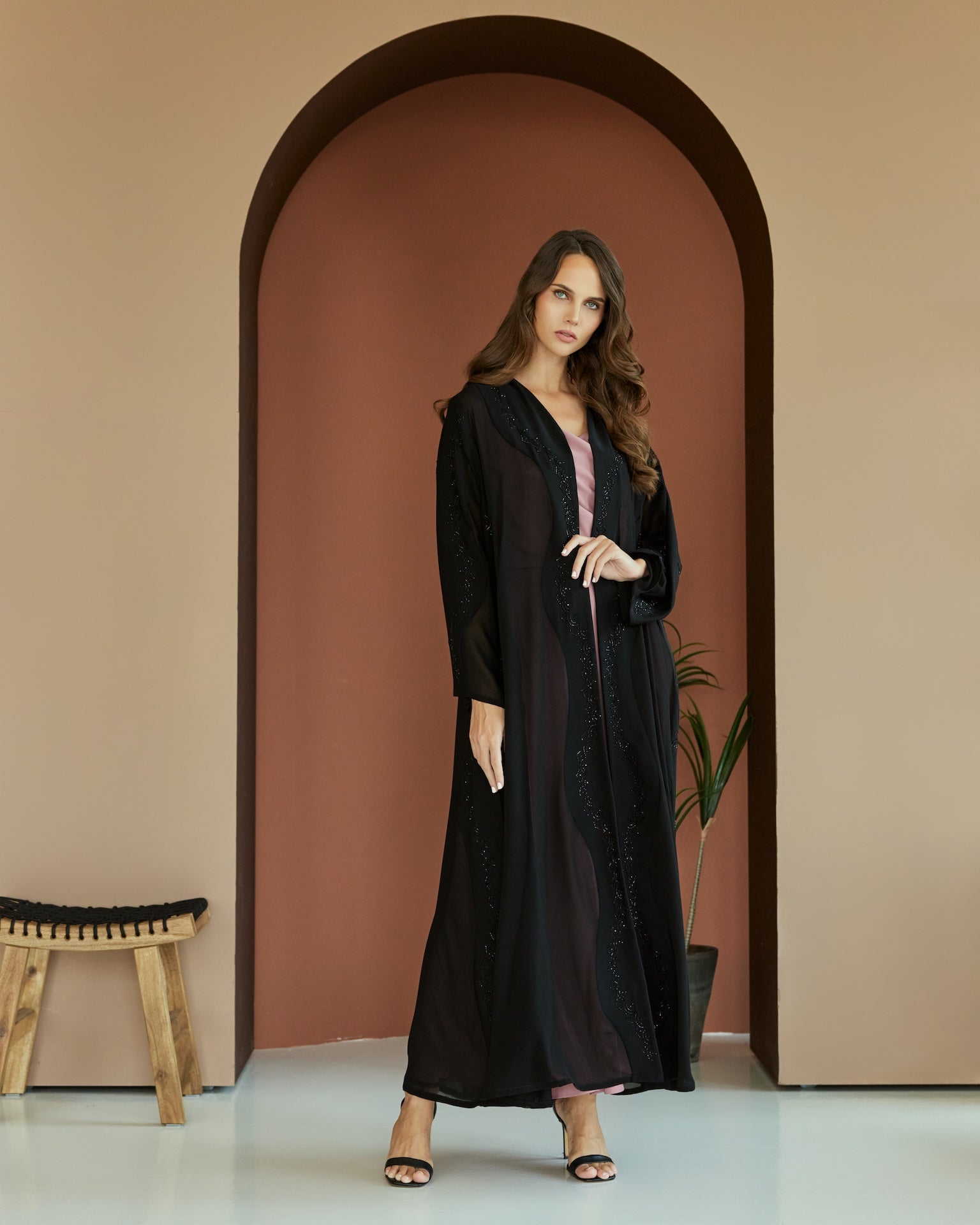 Noor - The McQueen Boutique - Abaya - Abaya Dubai - Abaya Abu Dhabi - Abaya UAE - Abaya - Elegant - Luxury - Emirati - Classic - Modern - Occasion - Traditional - Trends - Embroidery - Modes