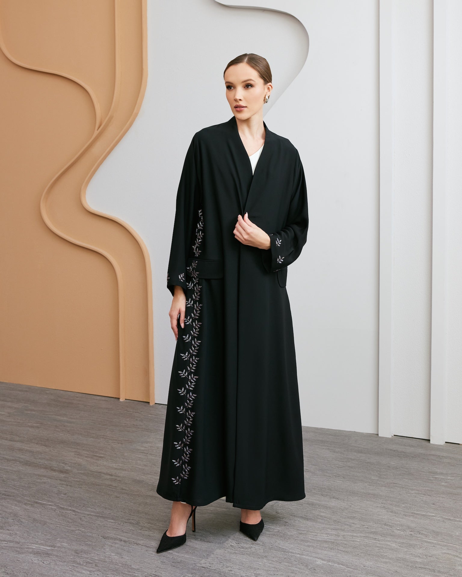 Nouf - The McQueen Boutique - Abaya - Abaya Dubai - Abaya Abu Dhabi - Abaya UAE - Abaya - Elegant - Luxury - Emirati - Classic - Modern - Occasion - Traditional - Trends - Embroidery - Modes