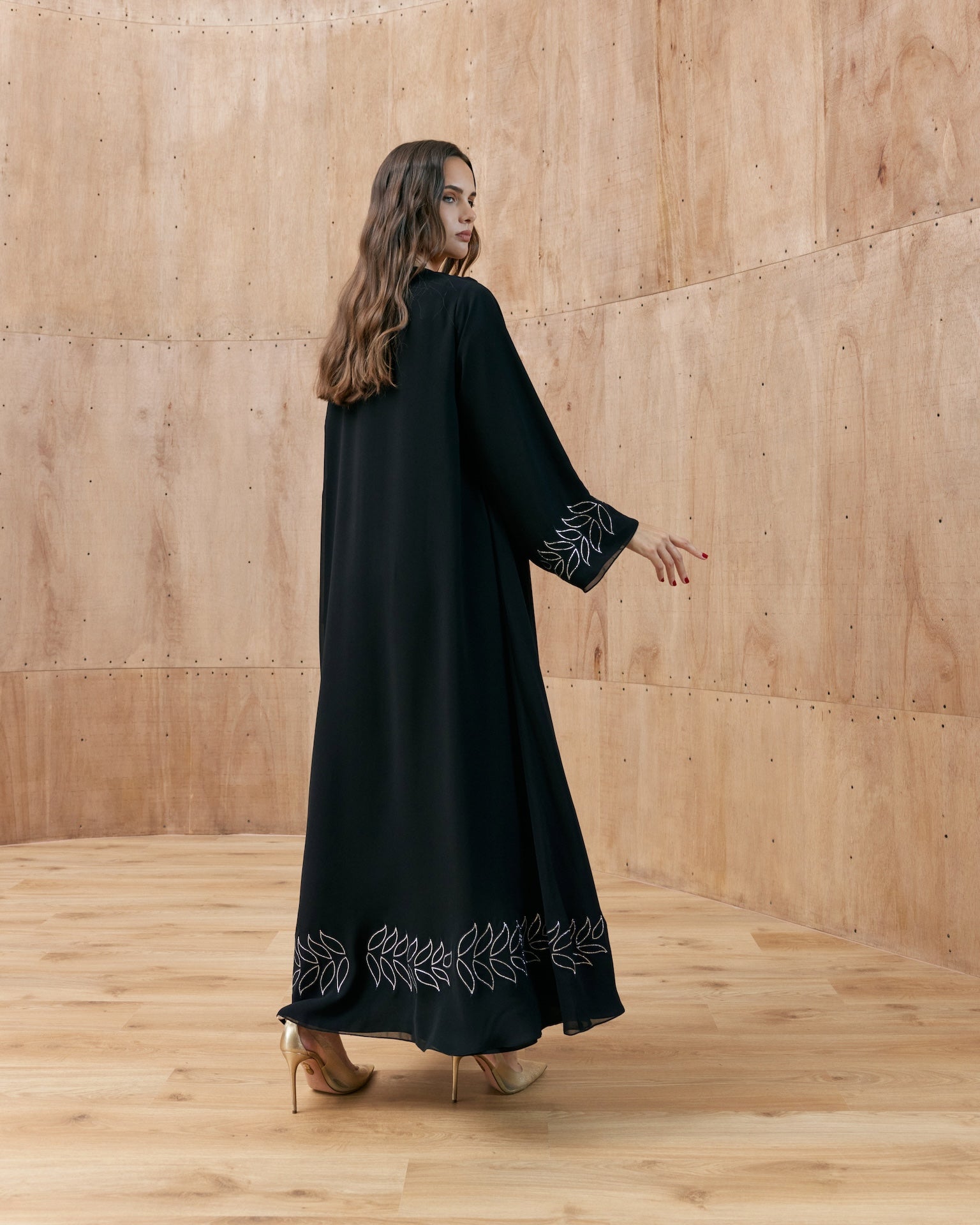 Noura - The McQueen Boutique - Abaya - Abaya Dubai - Abaya Abu Dhabi - Abaya UAE - Abaya - Elegant - Luxury - Emirati - Classic - Modern - Occasion - Traditional - Trends - Embroidery - Modes