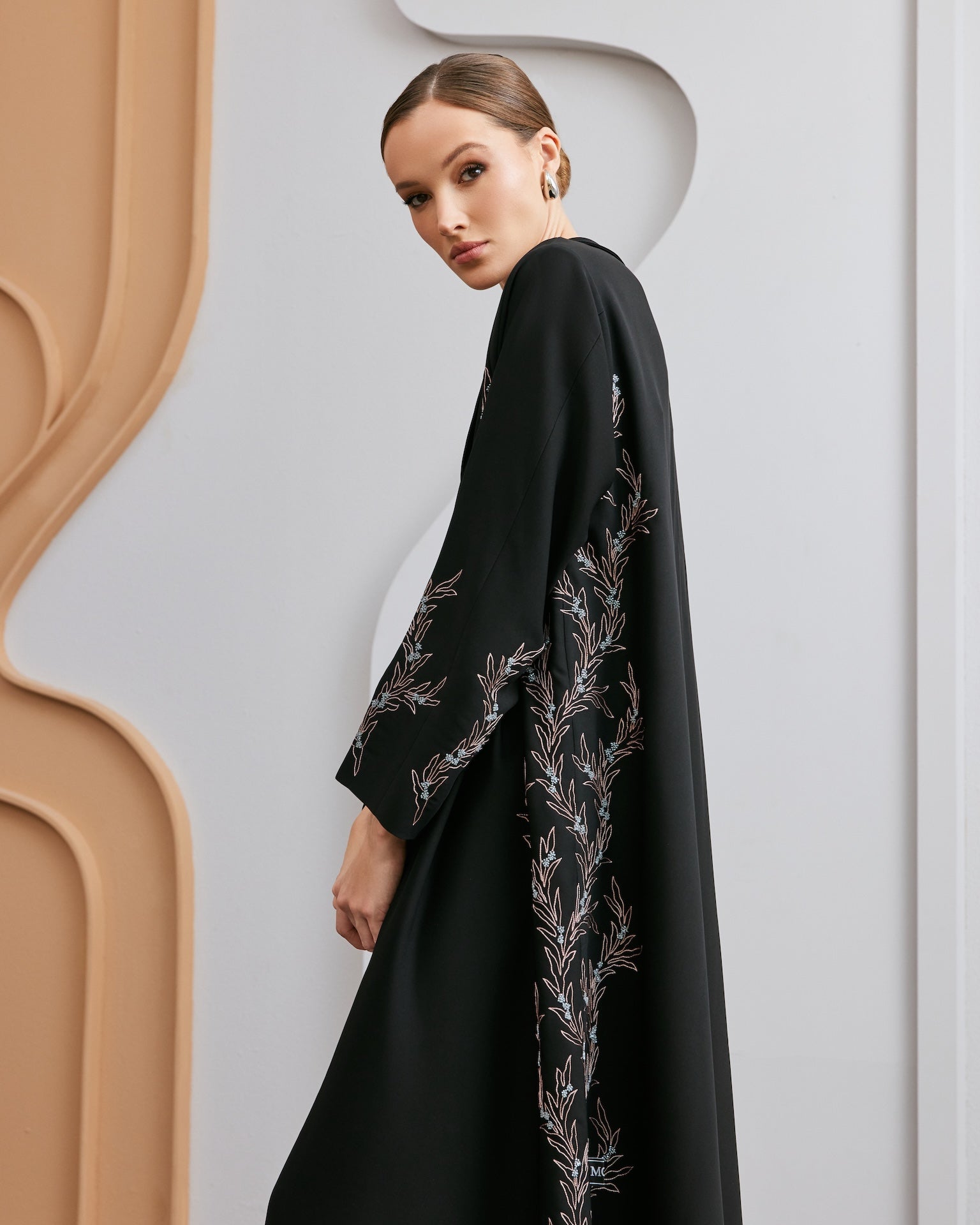 Oddny - The McQueen Boutique - Abaya - Abaya Dubai - Abaya Abu Dhabi - Abaya UAE - Abaya - Elegant - Luxury - Emirati - Classic - Modern - Occasion - Traditional - Trends - Embroidery - Modes