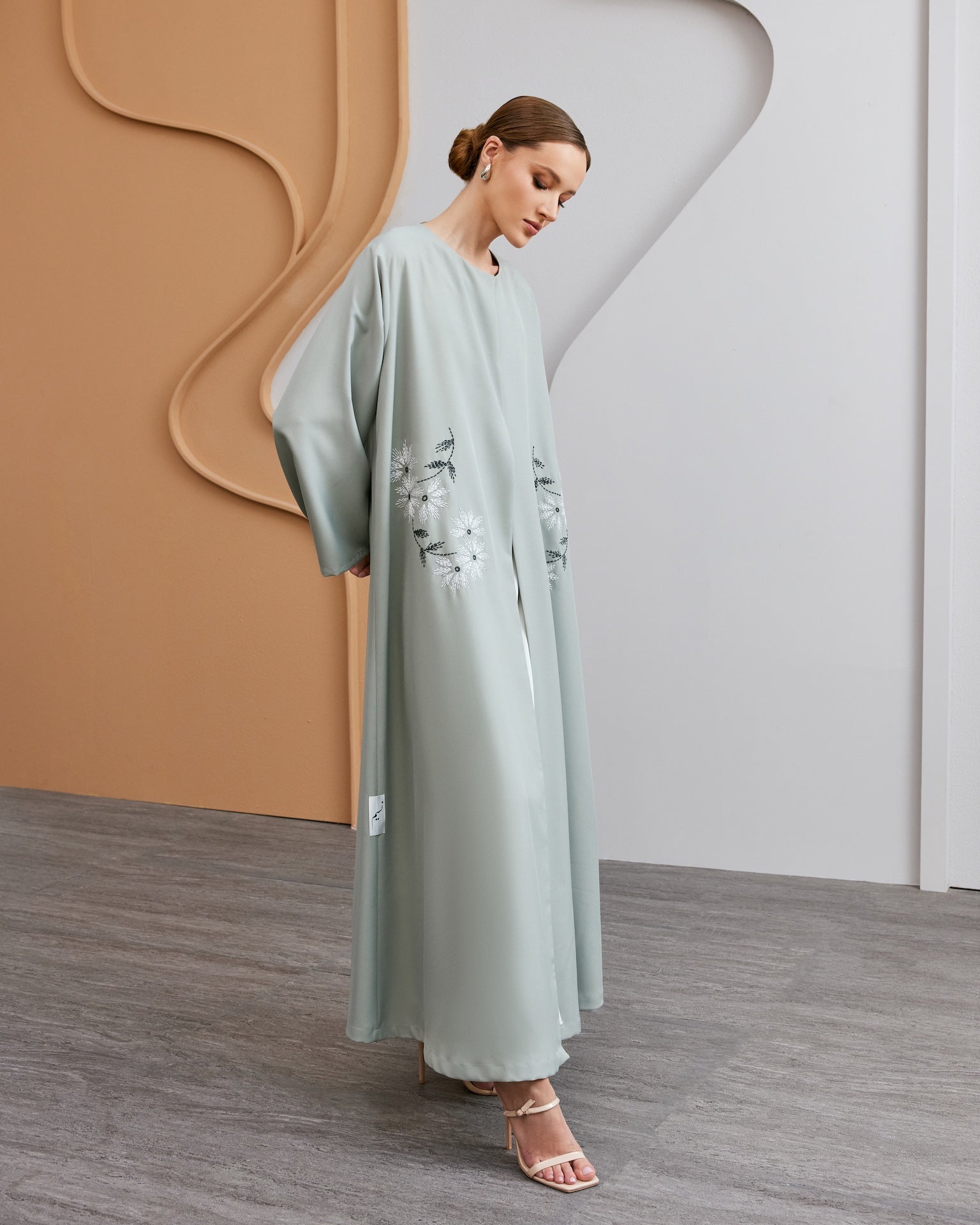 Olivia - The McQueen Boutique - Abaya - Abaya Dubai - Abaya Abu Dhabi - Abaya UAE - Abaya - Elegant - Luxury - Emirati - Classic - Modern - Occasion - Traditional - Trends - Embroidery - Modes