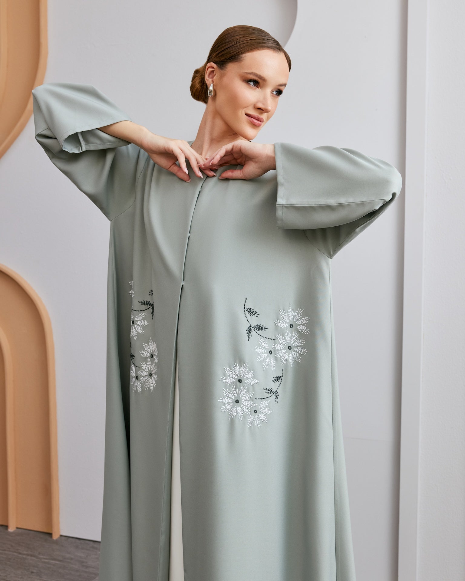 Olivia - The McQueen Boutique - Abaya - Abaya Dubai - Abaya Abu Dhabi - Abaya UAE - Abaya - Elegant - Luxury - Emirati - Classic - Modern - Occasion - Traditional - Trends - Embroidery - Modes