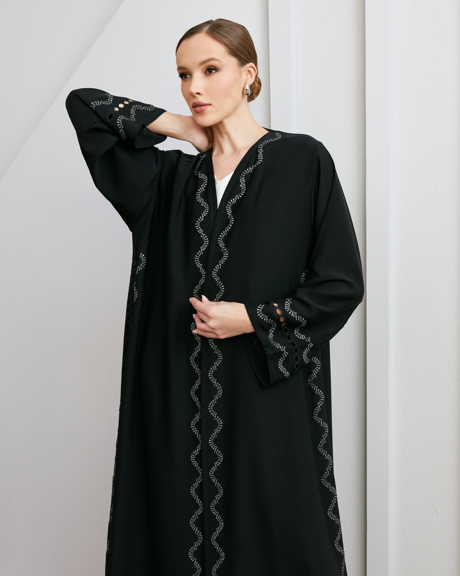 Onora - The McQueen Boutique - Abaya - Abaya Dubai - Abaya Abu Dhabi - Abaya UAE - Abaya - Elegant - Luxury - Emirati - Classic - Modern - Occasion - Traditional - Trends - Embroidery - Modes