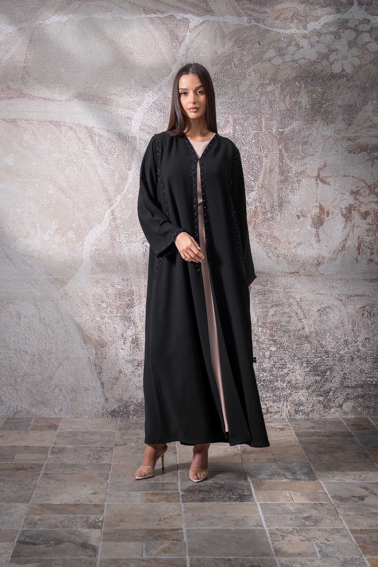 Orivelle - The McQueen Boutique - Abaya - Abaya Dubai - Abaya Abu Dhabi - Abaya UAE - Abaya - Elegant - Luxury - Emirati - Classic - Modern - Occasion - Traditional - Trends - Embroidery - Modes