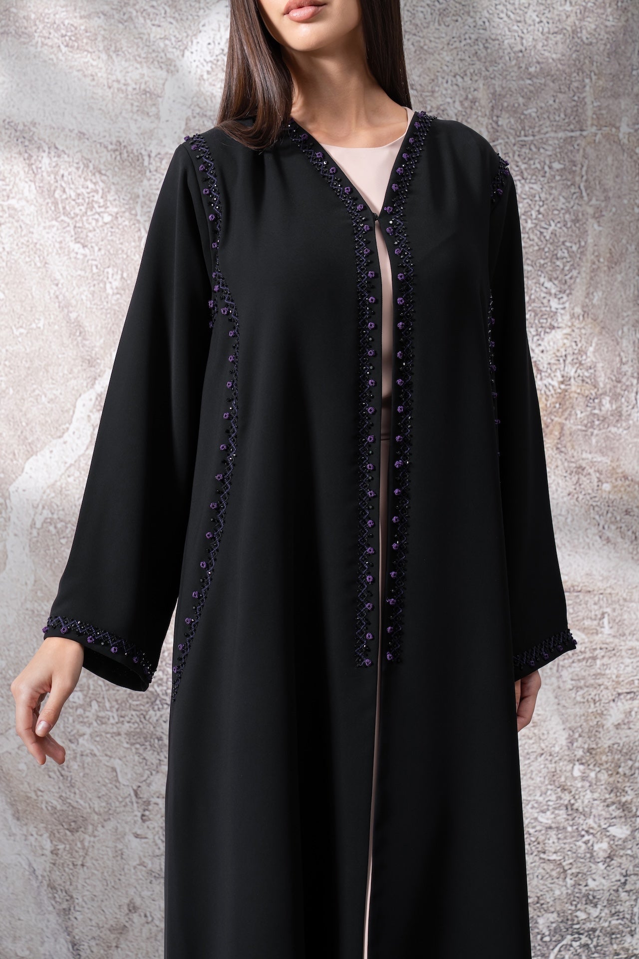 Orivelle - The McQueen Boutique - Abaya - Abaya Dubai - Abaya Abu Dhabi - Abaya UAE - Abaya - Elegant - Luxury - Emirati - Classic - Modern - Occasion - Traditional - Trends - Embroidery - Modes