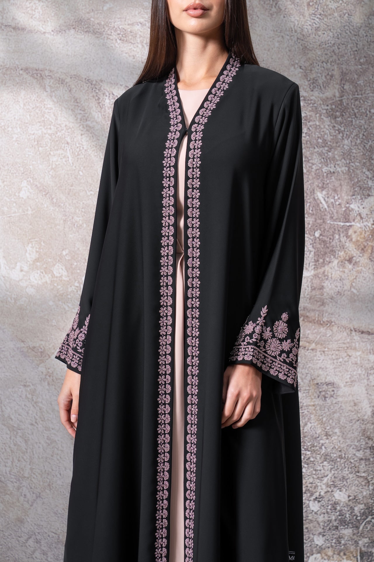 Petalia - The McQueen Boutique - Abaya - Abaya Dubai - Abaya Abu Dhabi - Abaya UAE - Abaya - Elegant - Luxury - Emirati - Classic - Modern - Occasion - Traditional - Trends - Embroidery - Modes