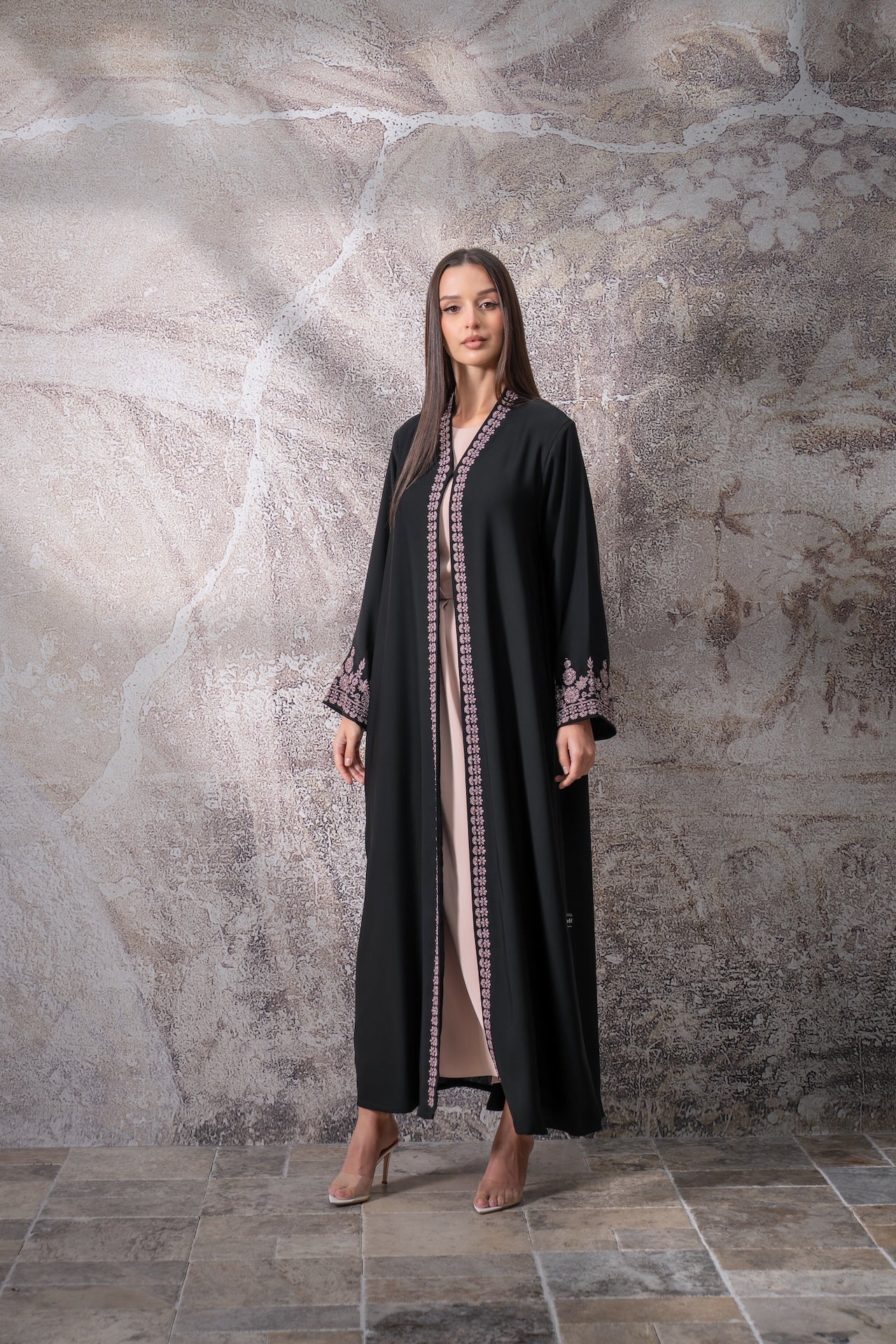 Petalia - The McQueen Boutique - Abaya - Abaya Dubai - Abaya Abu Dhabi - Abaya UAE - Abaya - Elegant - Luxury - Emirati - Classic - Modern - Occasion - Traditional - Trends - Embroidery - Modes
