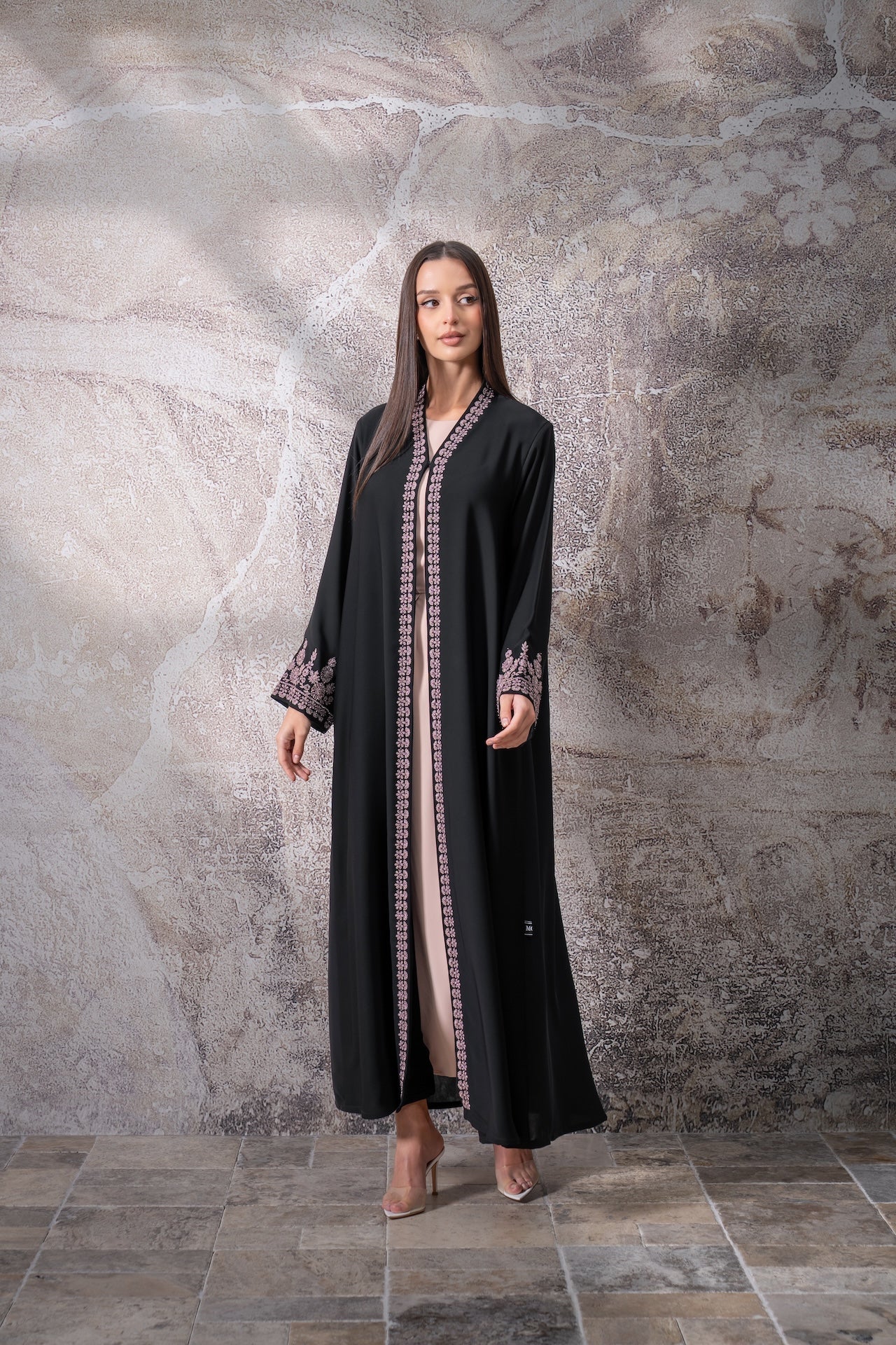 Petalia - The McQueen Boutique - Abaya - Abaya Dubai - Abaya Abu Dhabi - Abaya UAE - Abaya - Elegant - Luxury - Emirati - Classic - Modern - Occasion - Traditional - Trends - Embroidery - Modes
