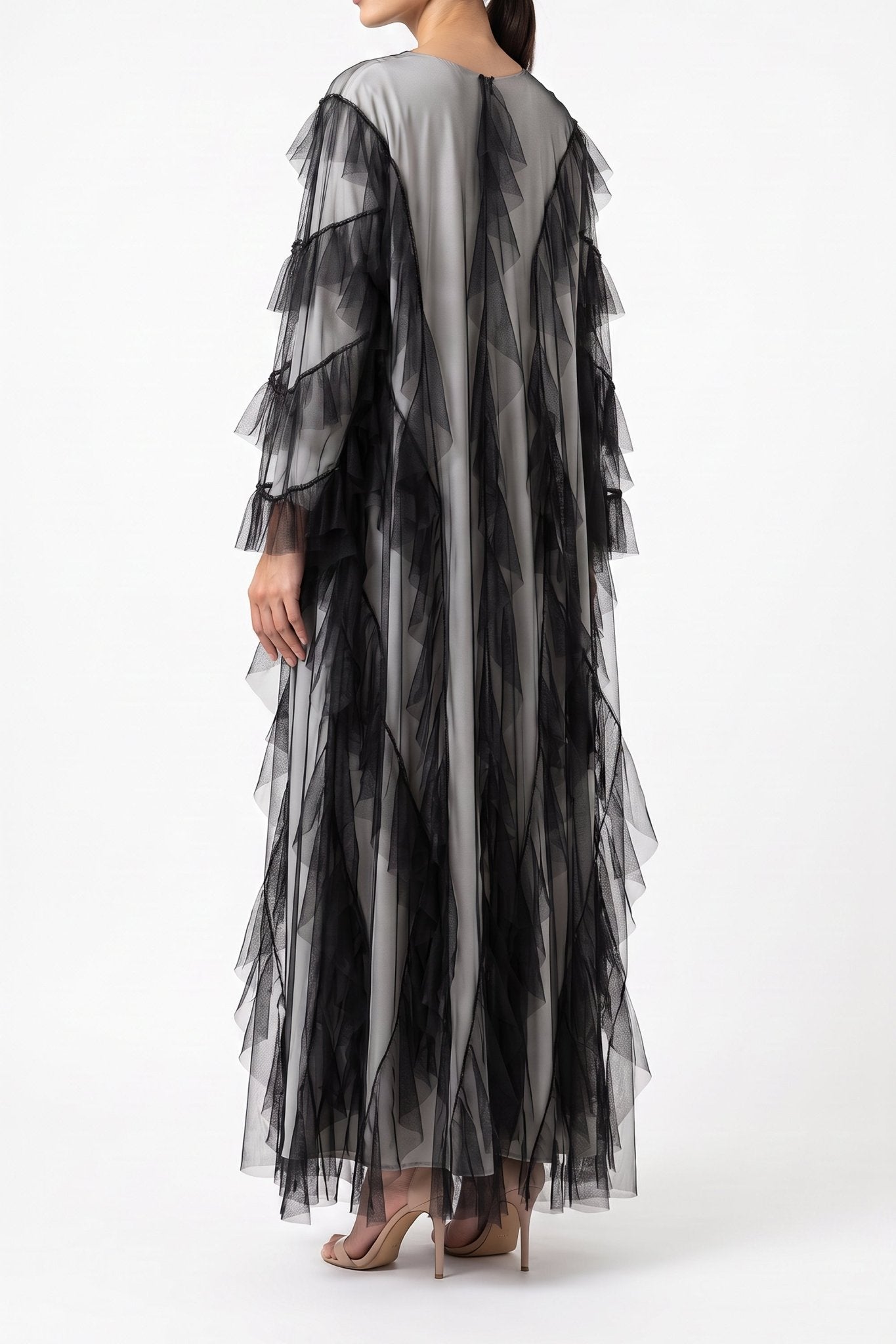 Platina - The McQueen Boutique - Abaya - Abaya Dubai - Abaya Abu Dhabi - Abaya UAE - Abaya - Elegant - Luxury - Emirati - Classic - Modern - Occasion - Traditional - Trends - Embroidery - Modes
