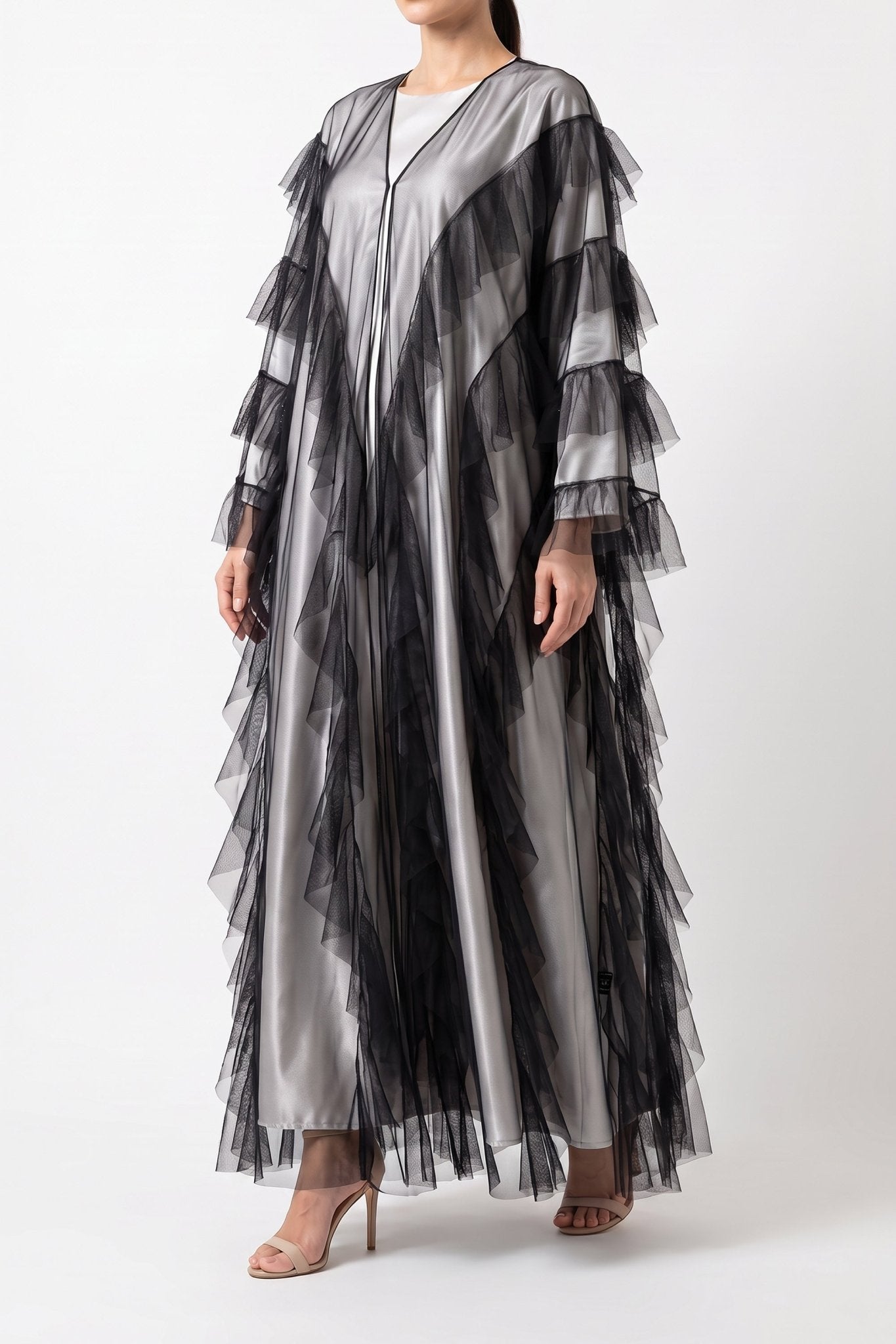 Platina - The McQueen Boutique - Abaya - Abaya Dubai - Abaya Abu Dhabi - Abaya UAE - Abaya - Elegant - Luxury - Emirati - Classic - Modern - Occasion - Traditional - Trends - Embroidery - Modes
