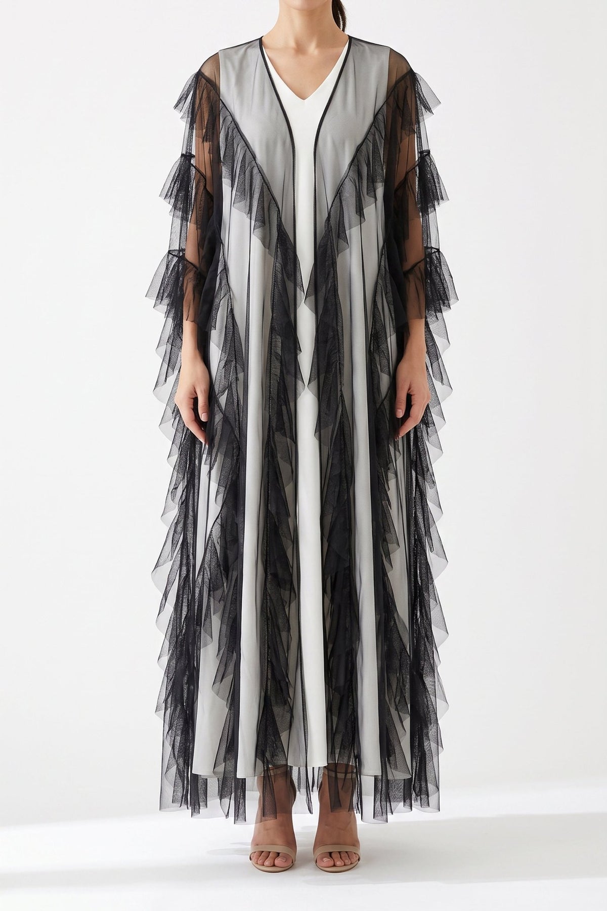 Platina - The McQueen Boutique - Abaya - Abaya Dubai - Abaya Abu Dhabi - Abaya UAE - Abaya - Elegant - Luxury - Emirati - Classic - Modern - Occasion - Traditional - Trends - Embroidery - Modes