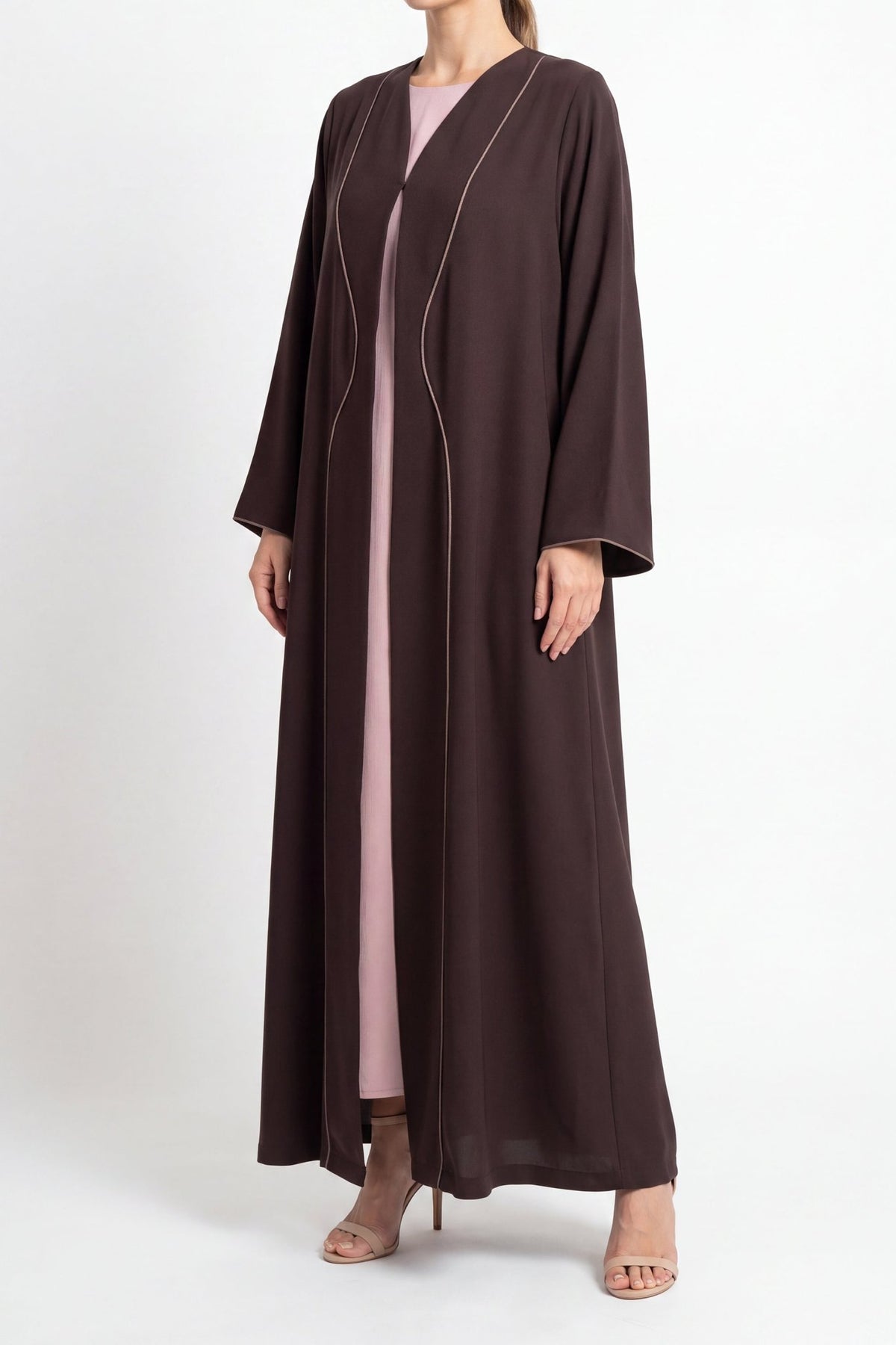 Qahwa - The McQueen Boutique - Abaya - Abaya Dubai - Abaya Abu Dhabi - Abaya UAE - Abaya - Elegant - Luxury - Emirati - Classic - Modern - Occasion - Traditional - Trends - Embroidery - Modes