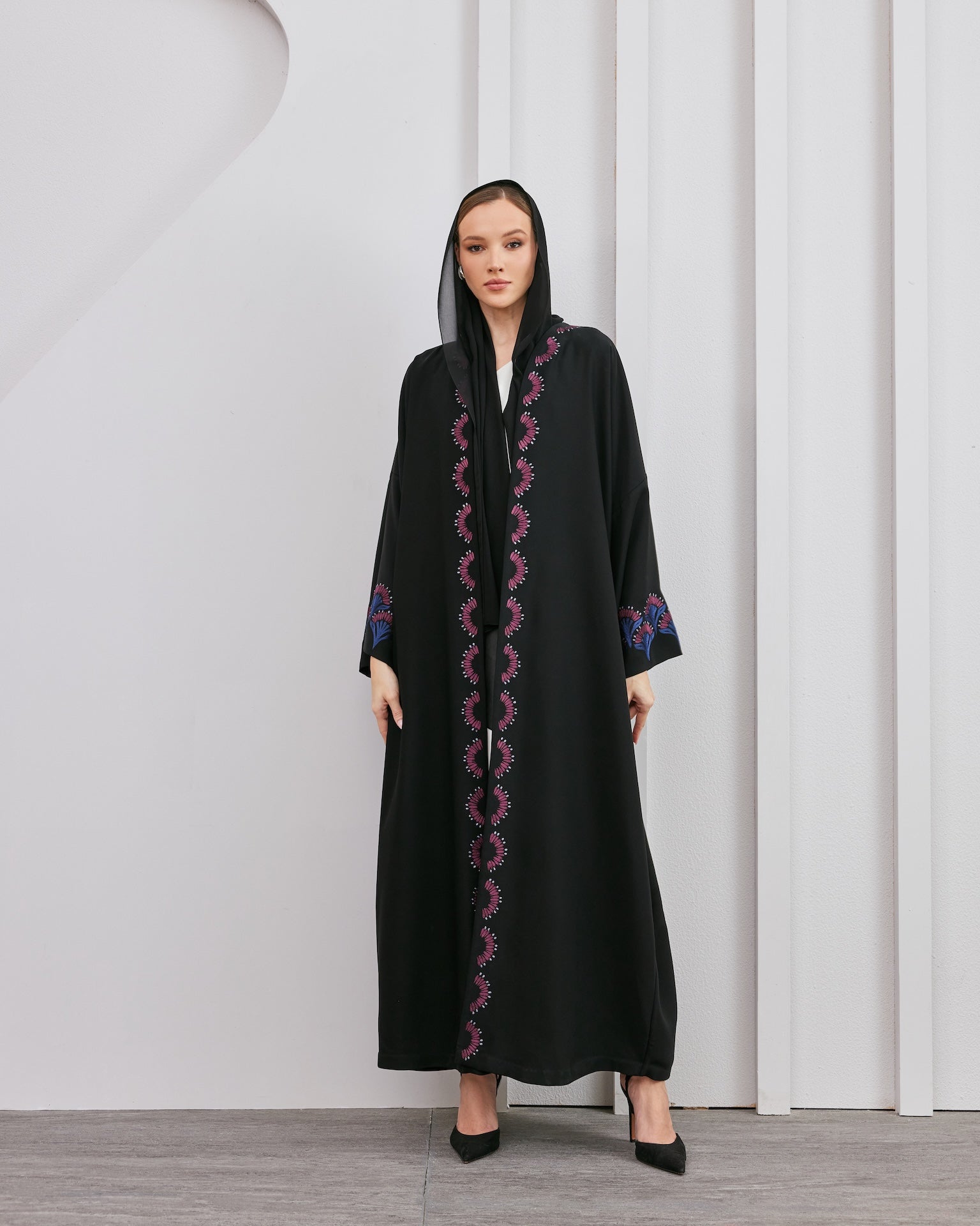 Ravina - The McQueen Boutique - Abaya - Abaya Dubai - Abaya Abu Dhabi - Abaya UAE - Abaya - Elegant - Luxury - Emirati - Classic - Modern - Occasion - Traditional - Trends - Embroidery - Modes