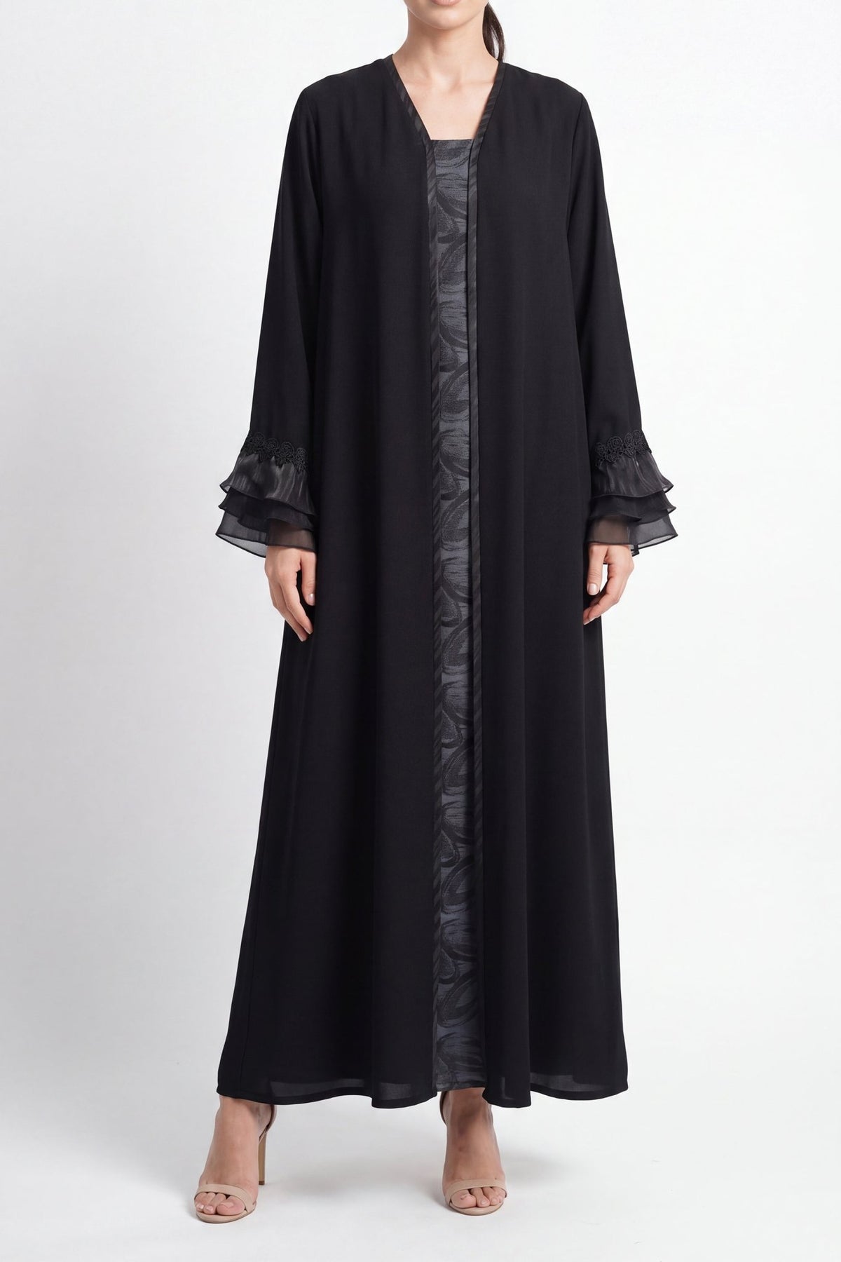 Rayana - The McQueen Boutique - Abaya - Abaya Dubai - Abaya Abu Dhabi - Abaya UAE - Abaya - Elegant - Luxury - Emirati - Classic - Modern - Occasion - Traditional - Trends - Embroidery - Modes