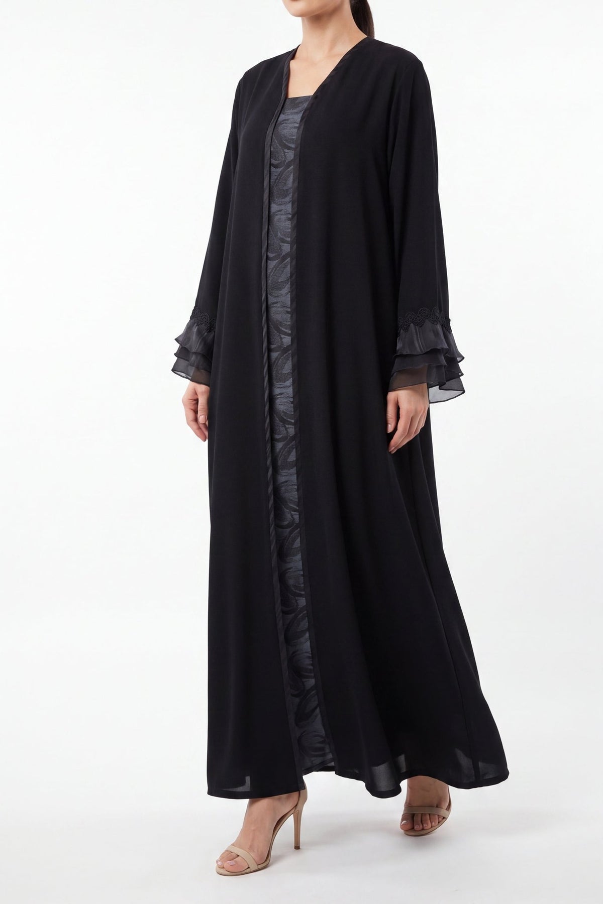 Rayana - The McQueen Boutique - Abaya - Abaya Dubai - Abaya Abu Dhabi - Abaya UAE - Abaya - Elegant - Luxury - Emirati - Classic - Modern - Occasion - Traditional - Trends - Embroidery - Modes