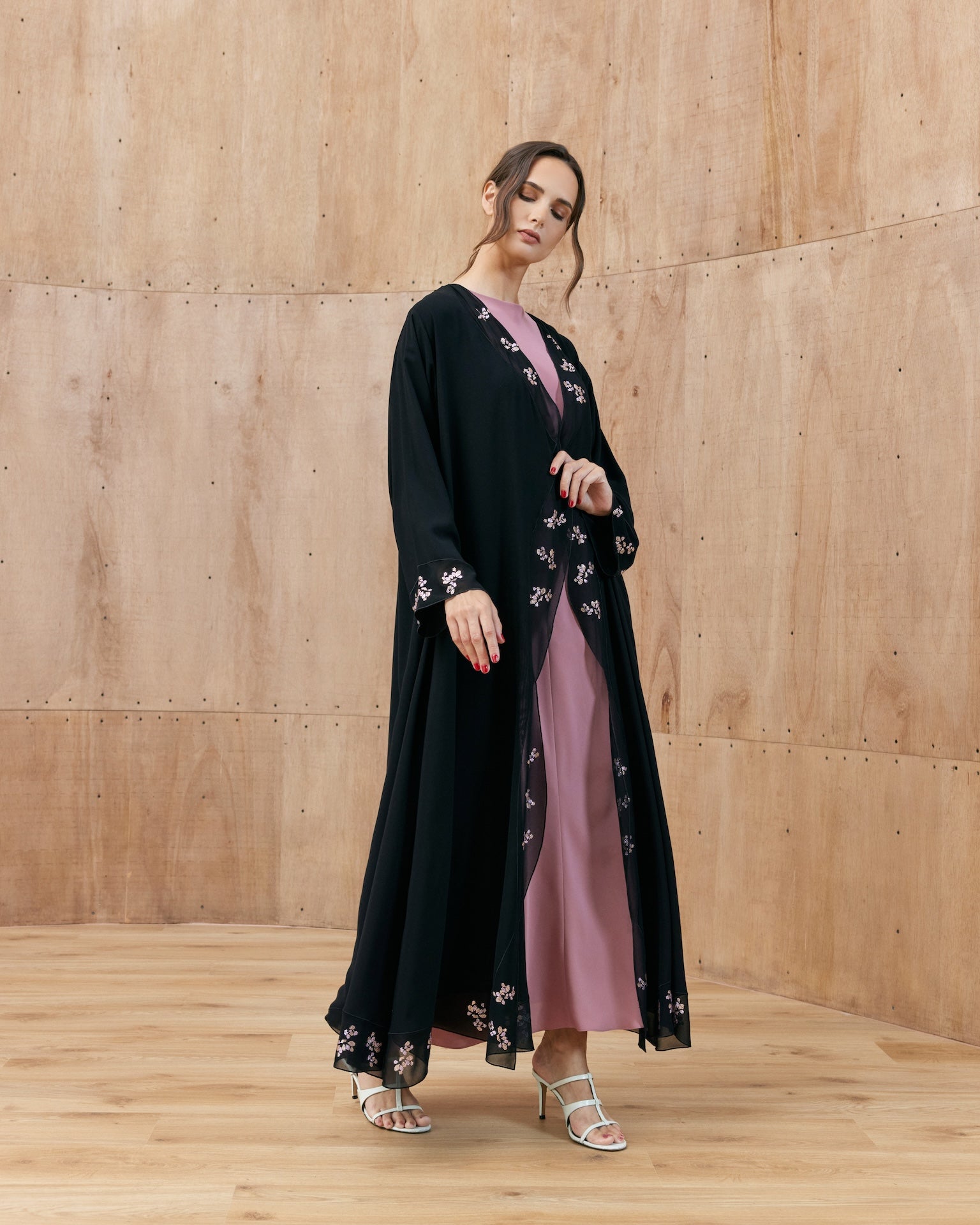 Riaan - The McQueen Boutique - Abaya - Abaya Dubai - Abaya Abu Dhabi - Abaya UAE - Abaya - Elegant - Luxury - Emirati - Classic - Modern - Occasion - Traditional - Trends - Embroidery - Modes