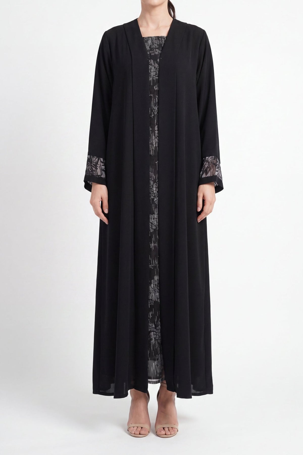 Rima - The McQueen Boutique - Abaya - Abaya Dubai - Abaya Abu Dhabi - Abaya UAE - Abaya - Elegant - Luxury - Emirati - Classic - Modern - Occasion - Traditional - Trends - Embroidery - Modes