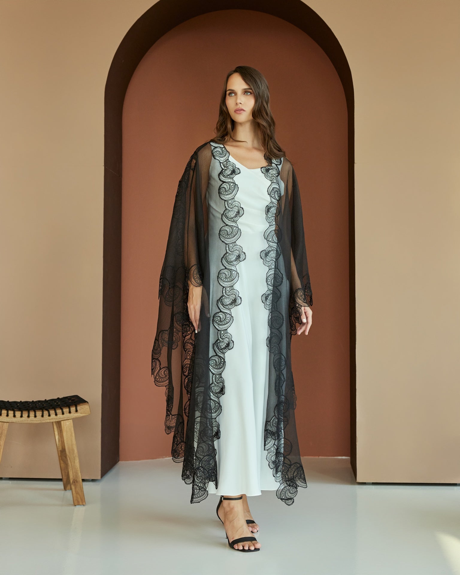 Rosbella - The McQueen Boutique - Abaya - Abaya Dubai - Abaya Abu Dhabi - Abaya UAE - Abaya - Elegant - Luxury - Emirati - Classic - Modern - Occasion - Traditional - Trends - Embroidery - Modes