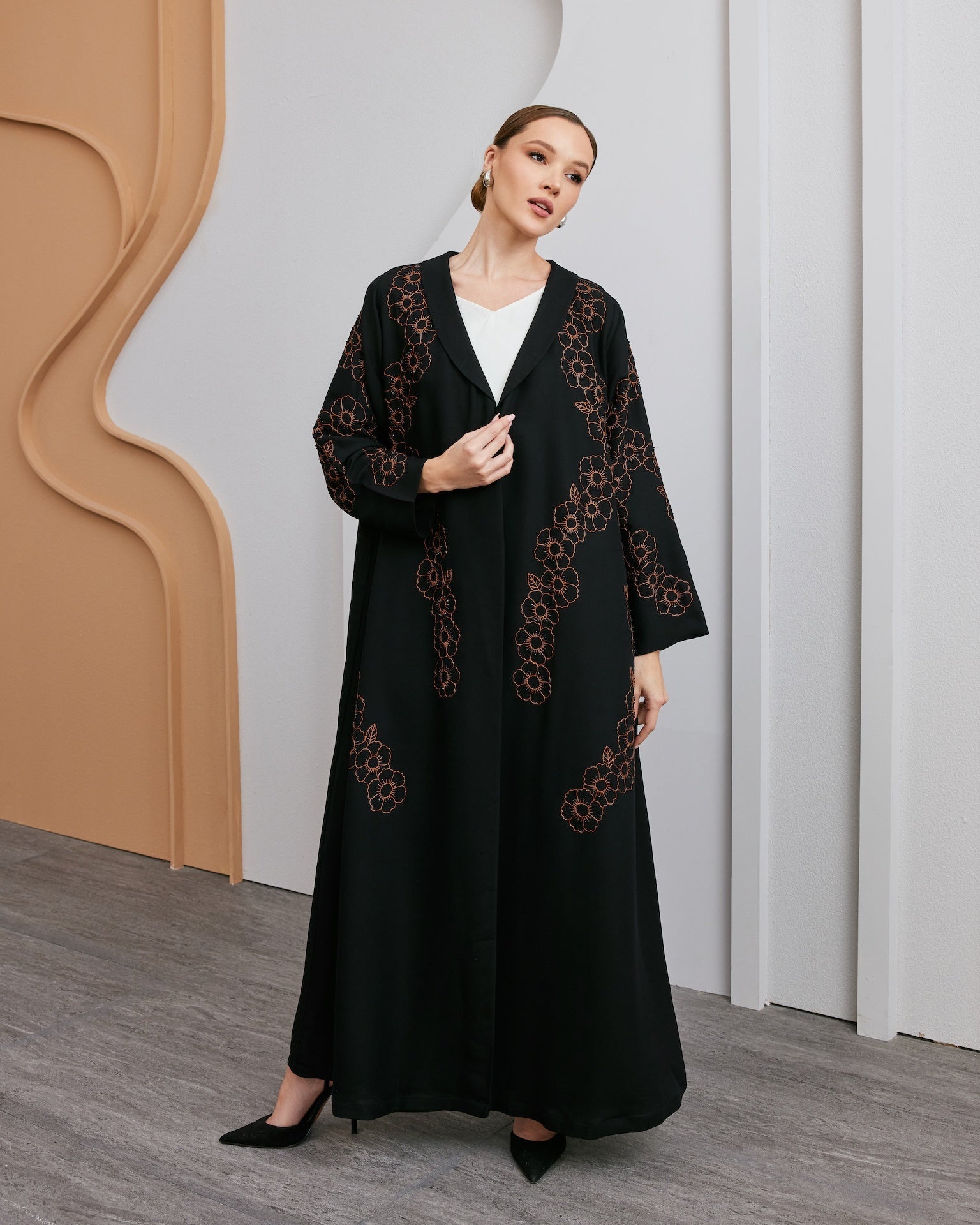 Rose - The McQueen Boutique - Abaya - Abaya Dubai - Abaya Abu Dhabi - Abaya UAE - Abaya - Elegant - Luxury - Emirati - Classic - Modern - Occasion - Traditional - Trends - Embroidery - Modes