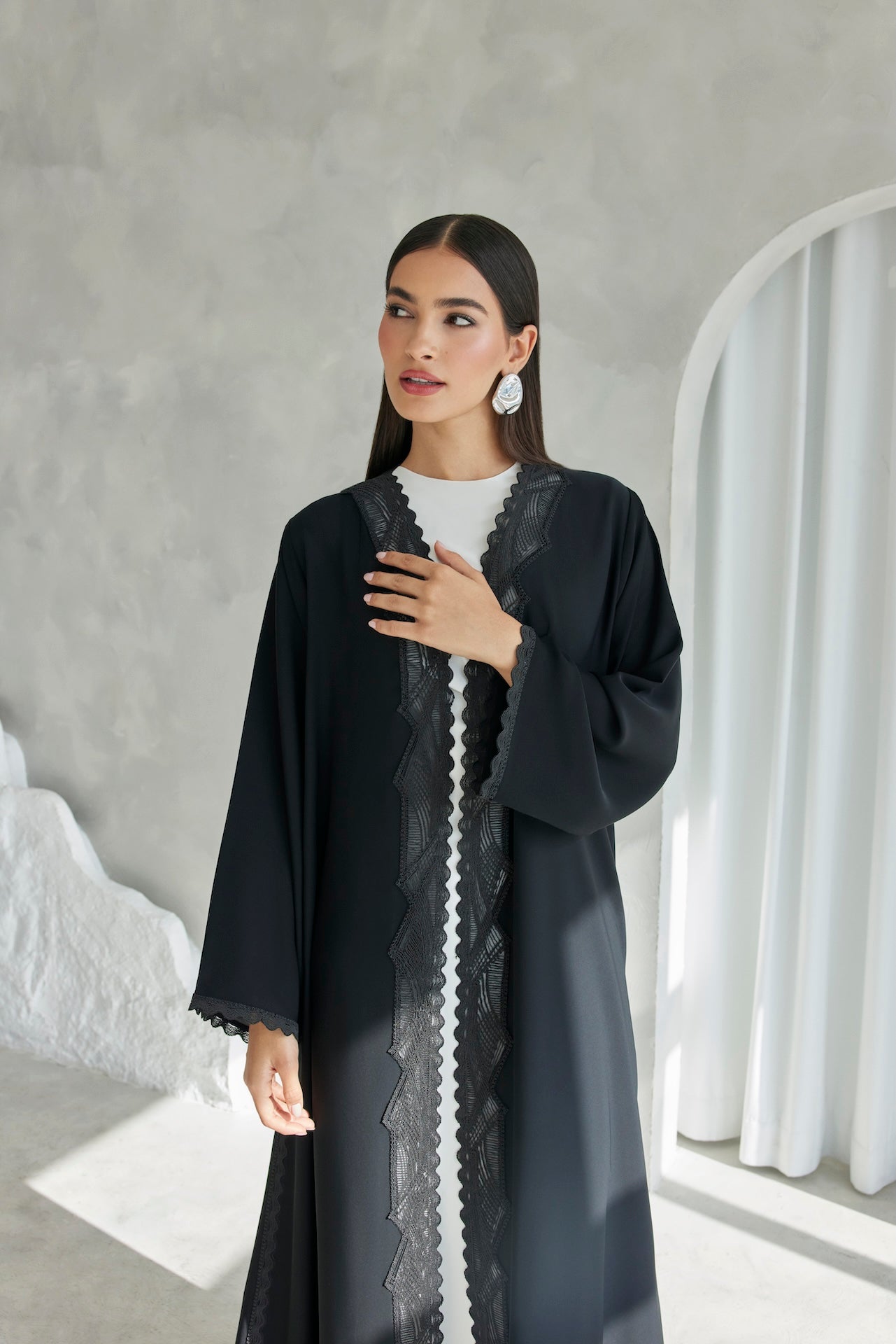Sahar - The McQueen Boutique - Abaya - Abaya Dubai - Abaya Abu Dhabi - Abaya UAE - Abaya - Elegant - Luxury - Emirati - Classic - Modern - Occasion - Traditional - Trends - Embroidery - Modes