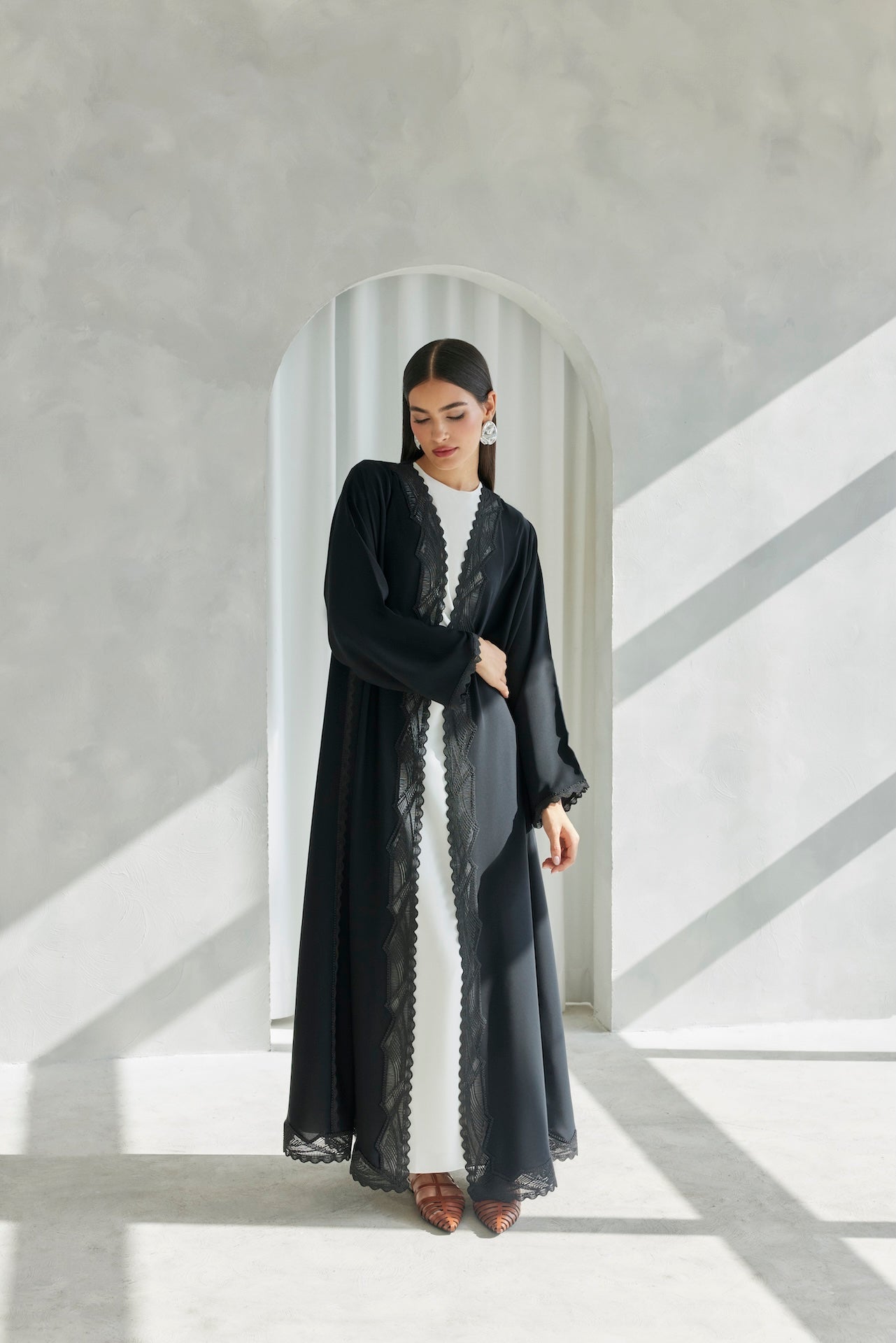 Sahar - The McQueen Boutique - Abaya - Abaya Dubai - Abaya Abu Dhabi - Abaya UAE - Abaya - Elegant - Luxury - Emirati - Classic - Modern - Occasion - Traditional - Trends - Embroidery - Modes