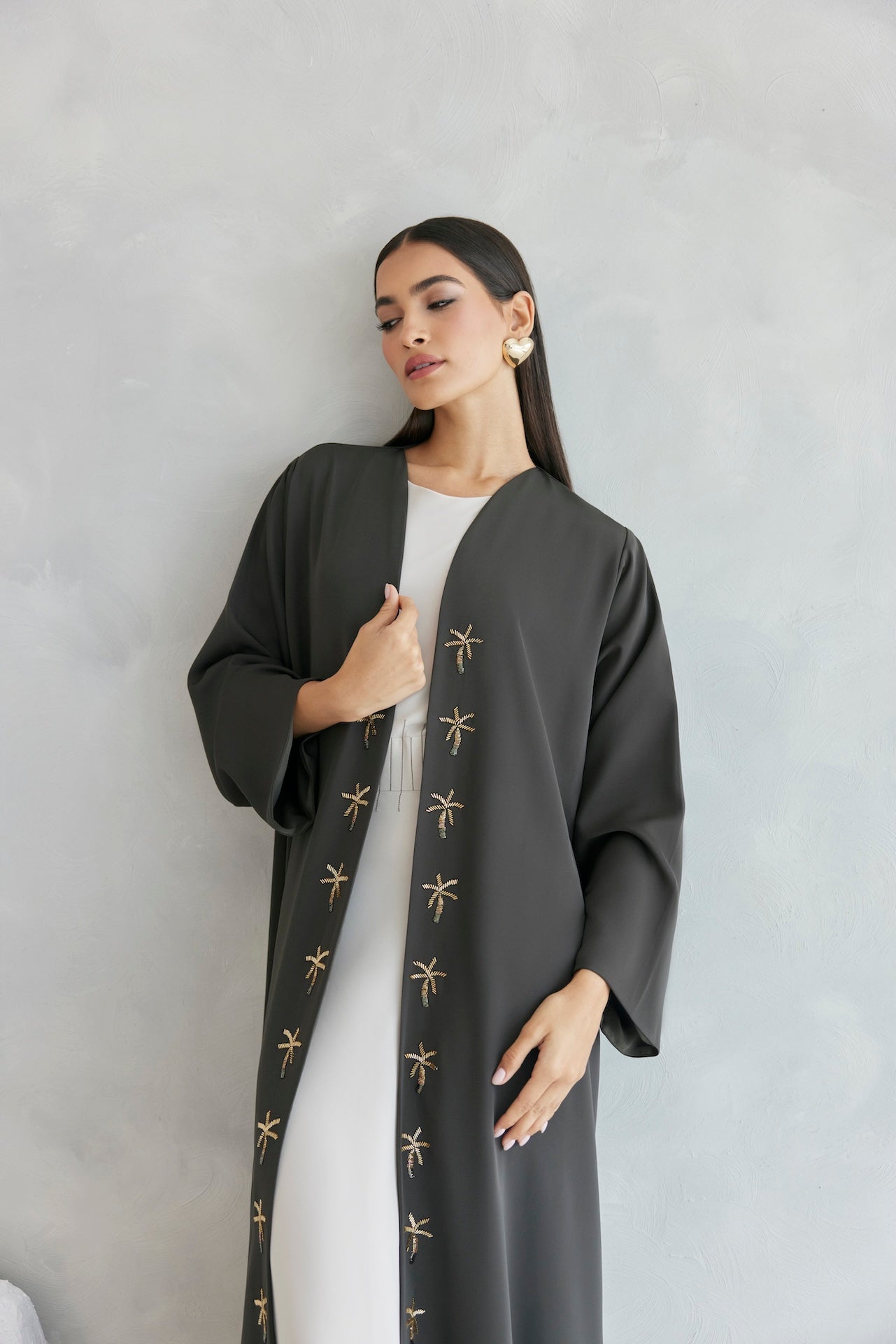 Sahara - The McQueen Boutique - Abaya - Abaya Dubai - Abaya Abu Dhabi - Abaya UAE - Abaya - Elegant - Luxury - Emirati - Classic - Modern - Occasion - Traditional - Trends - Embroidery - Modes