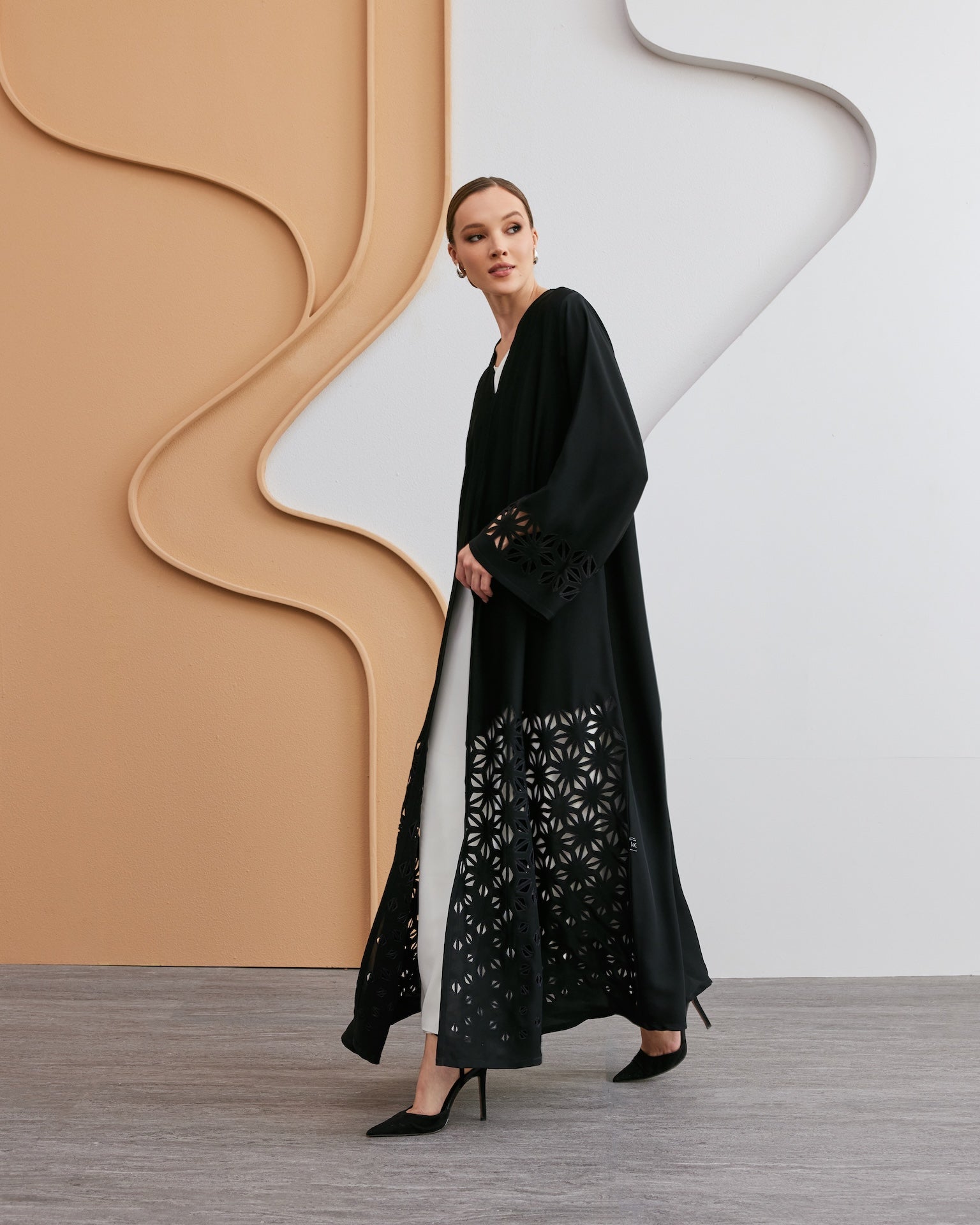 Selene - The McQueen Boutique - Abaya - Abaya Dubai - Abaya Abu Dhabi - Abaya UAE - Abaya - Elegant - Luxury - Emirati - Classic - Modern - Occasion - Traditional - Trends - Embroidery - Modes