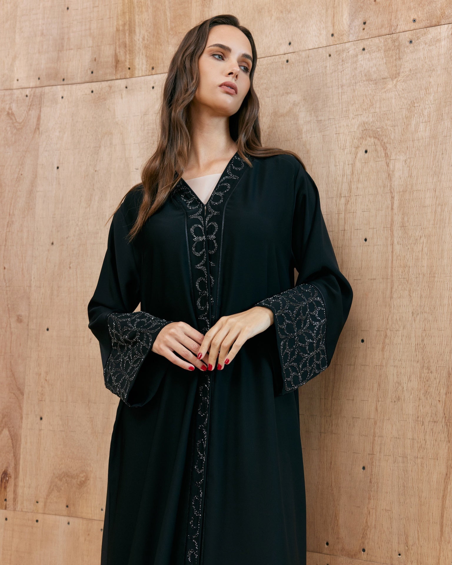 Siara - The McQueen Boutique - Abaya - Abaya Dubai - Abaya Abu Dhabi - Abaya UAE - Abaya - Elegant - Luxury - Emirati - Classic - Modern - Occasion - Traditional - Trends - Embroidery - Modes