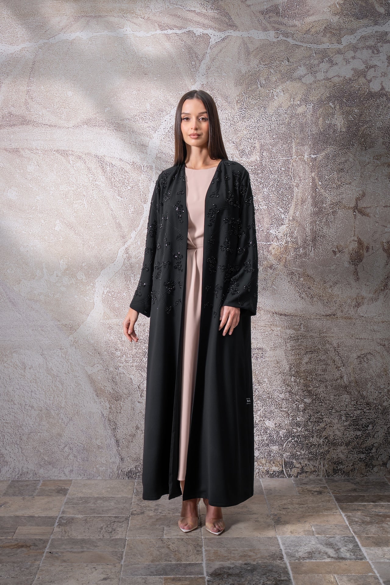 Sorivelle - The McQueen Boutique - Abaya - Abaya Dubai - Abaya Abu Dhabi - Abaya UAE - Abaya - Elegant - Luxury - Emirati - Classic - Modern - Occasion - Traditional - Trends - Embroidery - Modes