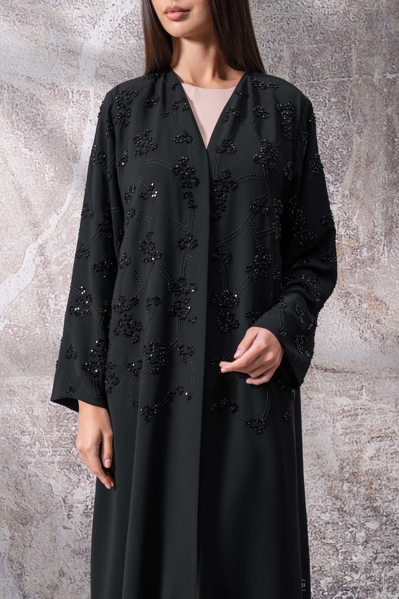 Sorivelle - The McQueen Boutique - Abaya - Abaya Dubai - Abaya Abu Dhabi - Abaya UAE - Abaya - Elegant - Luxury - Emirati - Classic - Modern - Occasion - Traditional - Trends - Embroidery - Modes