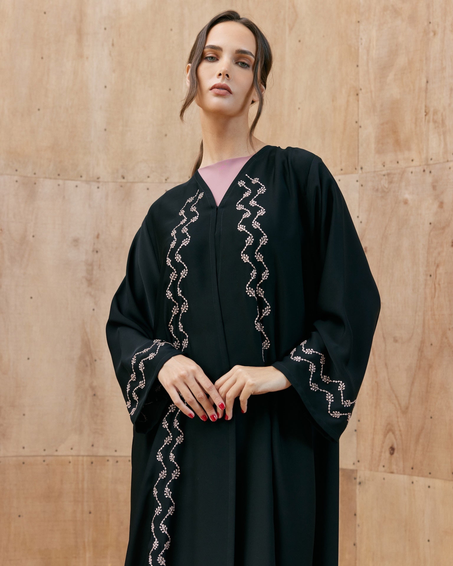 Veda - The McQueen Boutique - Abaya - Abaya Dubai - Abaya Abu Dhabi - Abaya UAE - Abaya - Elegant - Luxury - Emirati - Classic - Modern - Occasion - Traditional - Trends - Embroidery - Modes