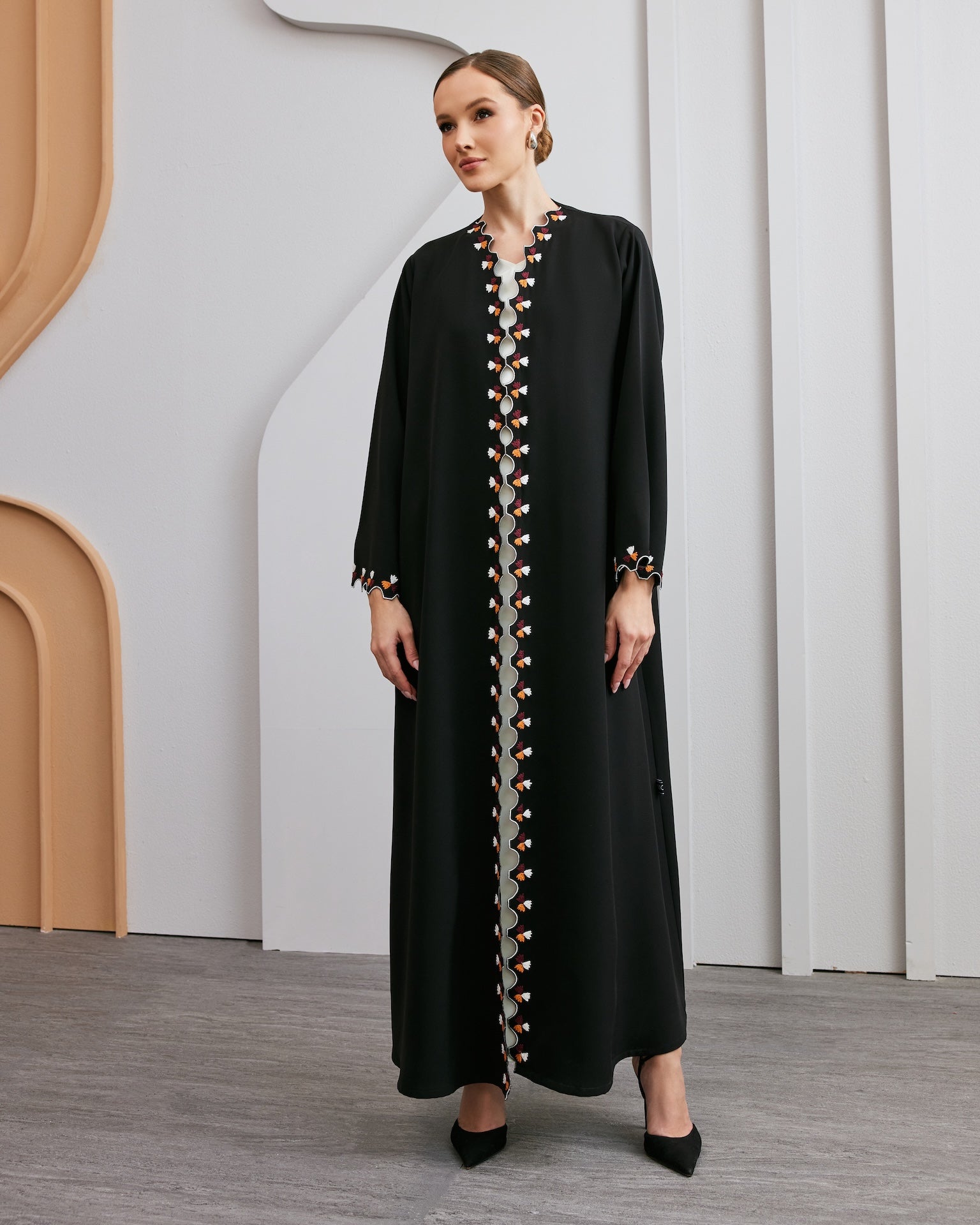 Yara - The McQueen Boutique - Abaya - Abaya Dubai - Abaya Abu Dhabi - Abaya UAE - Abaya - Elegant - Luxury - Emirati - Classic - Modern - Occasion - Traditional - Trends - Embroidery - Modes