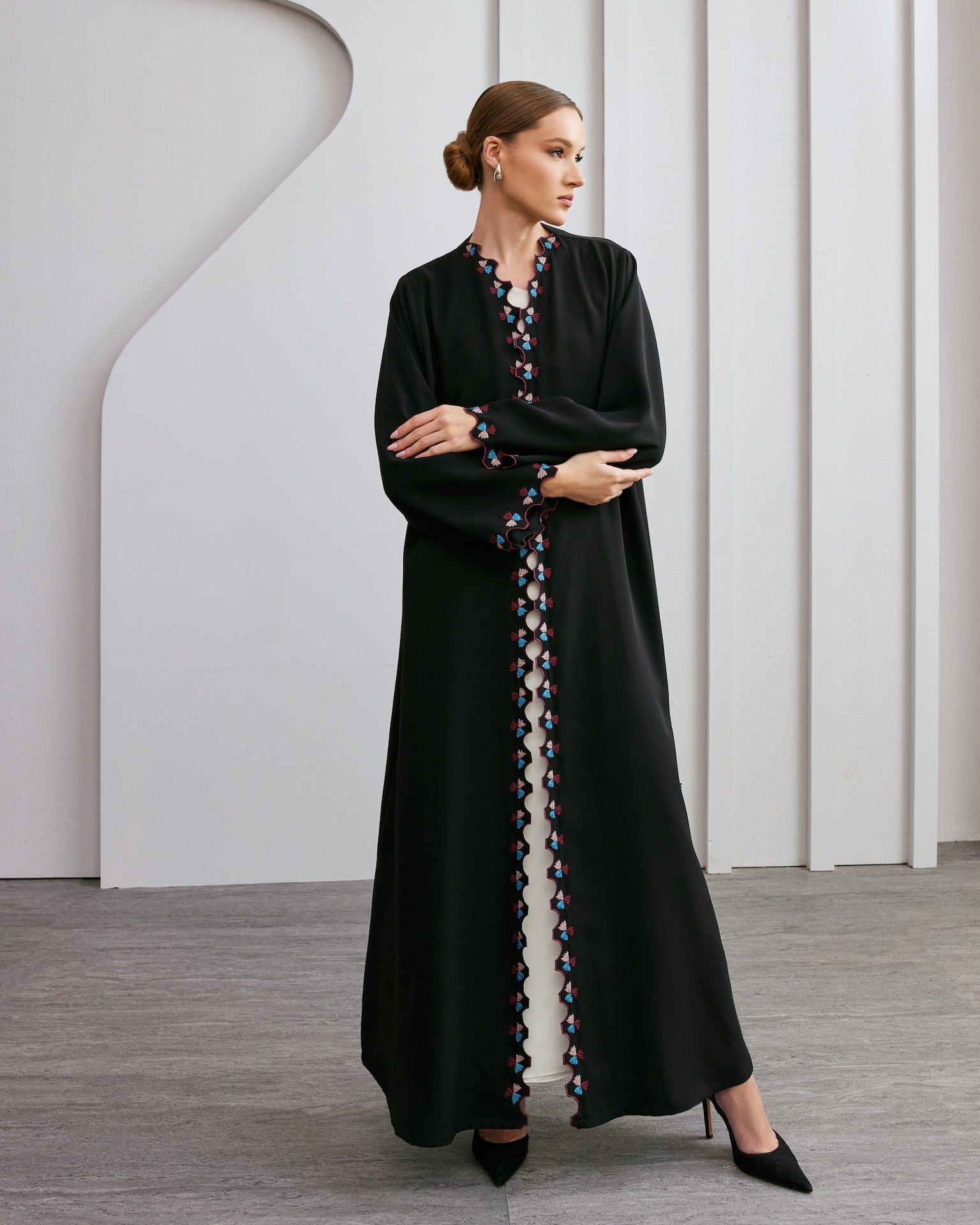 Yara - The McQueen Boutique - Abaya - Abaya Dubai - Abaya Abu Dhabi - Abaya UAE - Abaya - Elegant - Luxury - Emirati - Classic - Modern - Occasion - Traditional - Trends - Embroidery - Modes