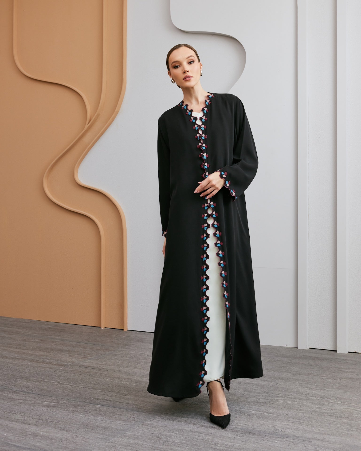 Yara - The McQueen Boutique - Abaya - Abaya Dubai - Abaya Abu Dhabi - Abaya UAE - Abaya - Elegant - Luxury - Emirati - Classic - Modern - Occasion - Traditional - Trends - Embroidery - Modes