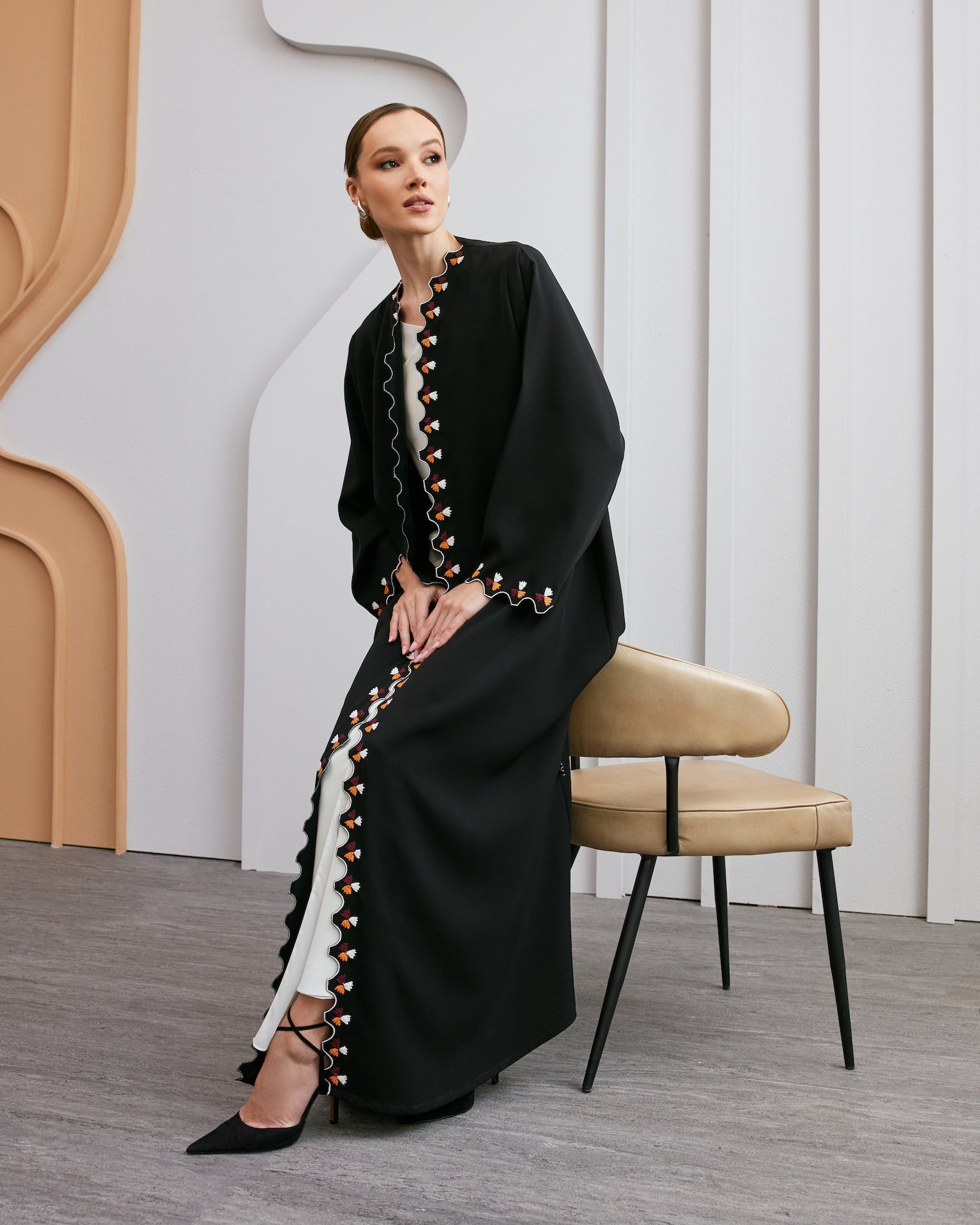 Yara - The McQueen Boutique - Abaya - Abaya Dubai - Abaya Abu Dhabi - Abaya UAE - Abaya - Elegant - Luxury - Emirati - Classic - Modern - Occasion - Traditional - Trends - Embroidery - Modes