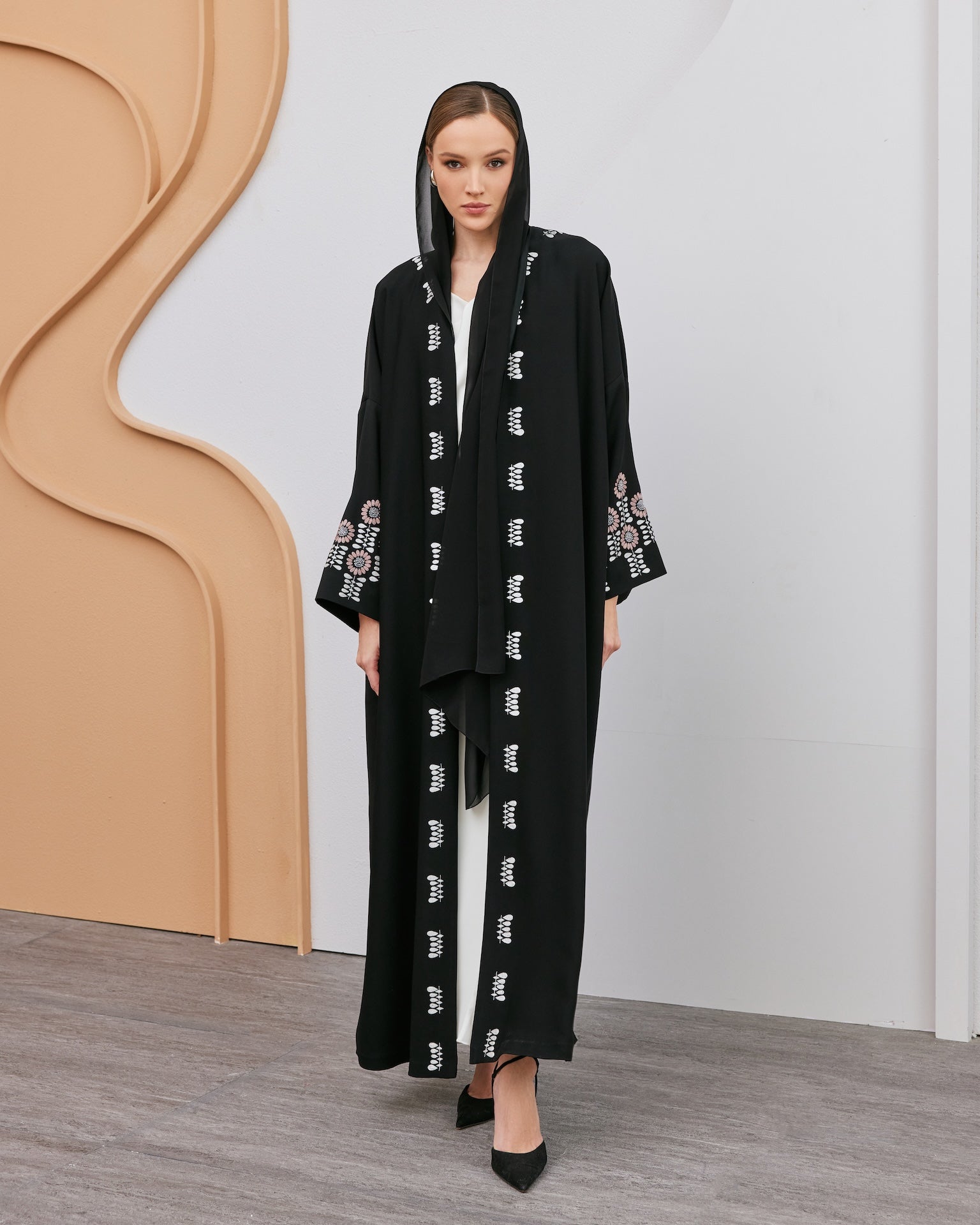 Yasmin - The McQueen Boutique - Abaya - Abaya Dubai - Abaya Abu Dhabi - Abaya UAE - Abaya - Elegant - Luxury - Emirati - Classic - Modern - Occasion - Traditional - Trends - Embroidery - Modes