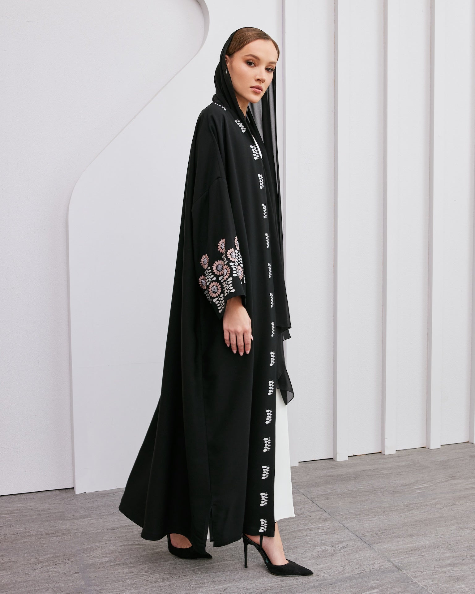 Yasmin - The McQueen Boutique - Abaya - Abaya Dubai - Abaya Abu Dhabi - Abaya UAE - Abaya - Elegant - Luxury - Emirati - Classic - Modern - Occasion - Traditional - Trends - Embroidery - Modes